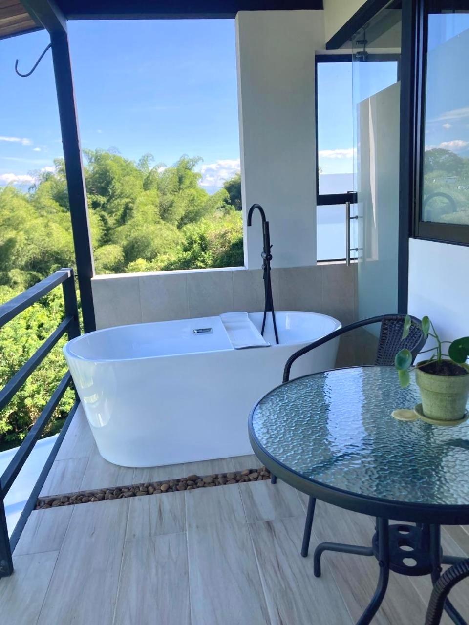 King Suite with Balcony photo 2