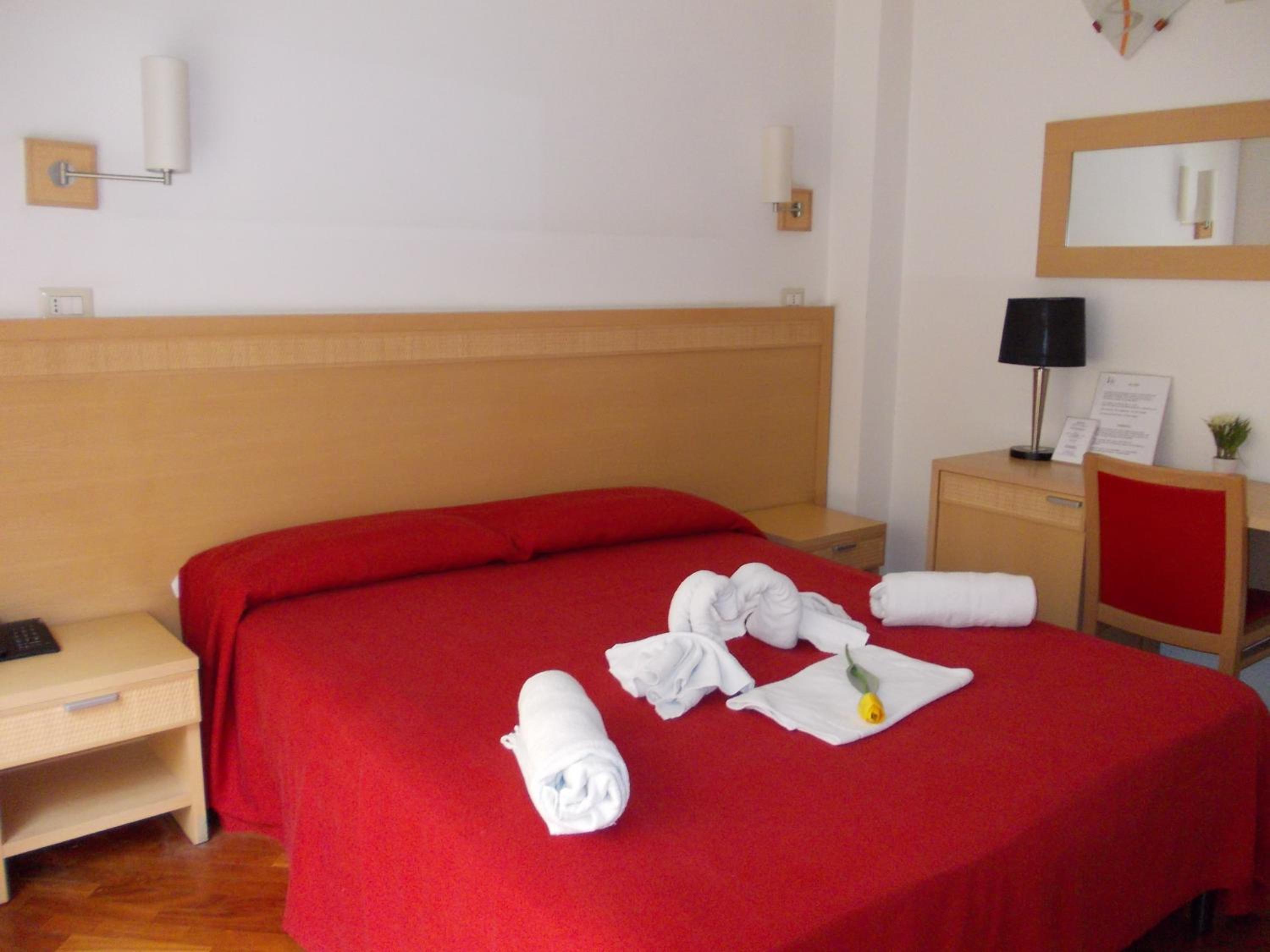 Double or Twin Room - Photo 4