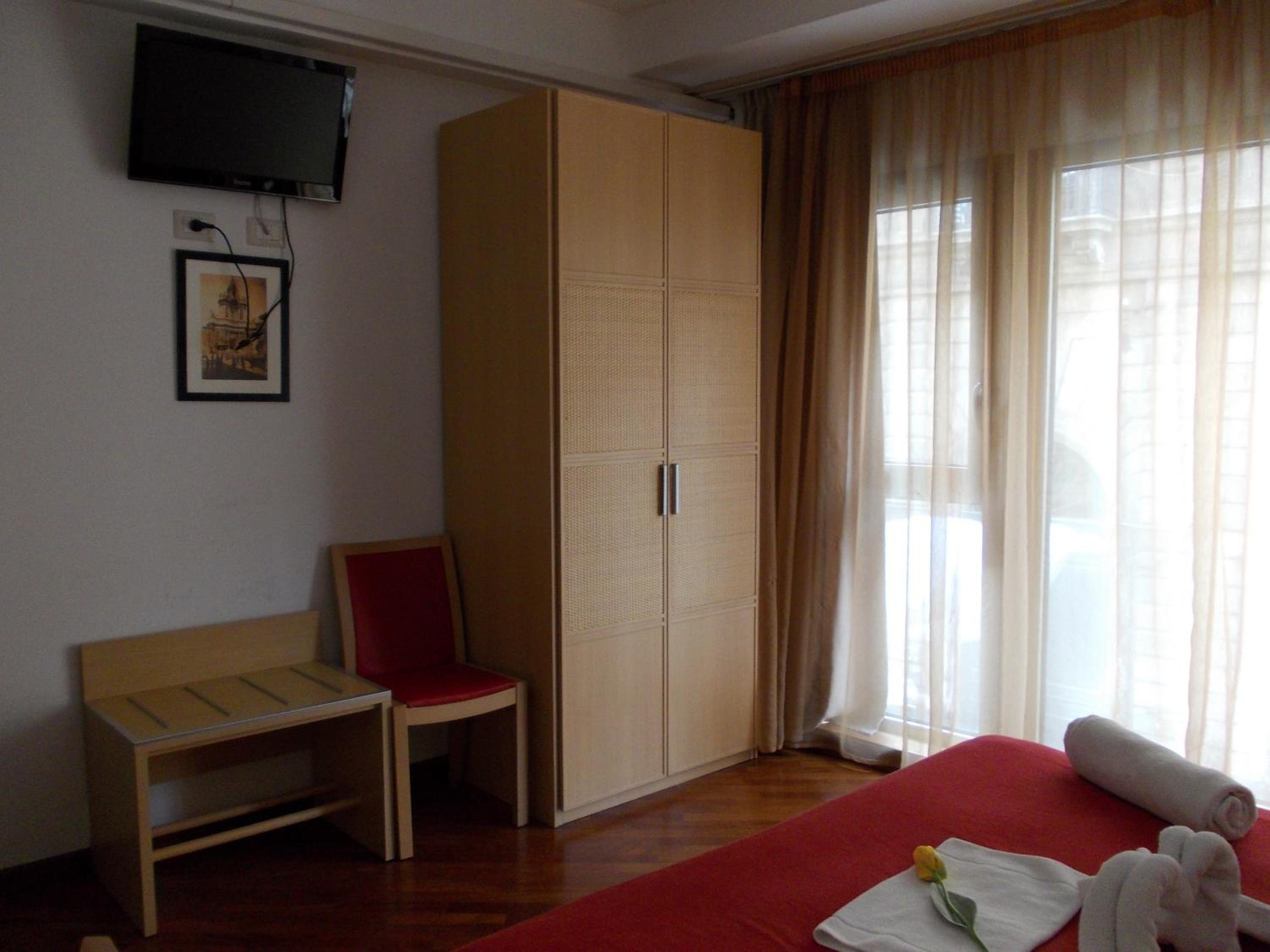 Double or Twin Room - Photo 1