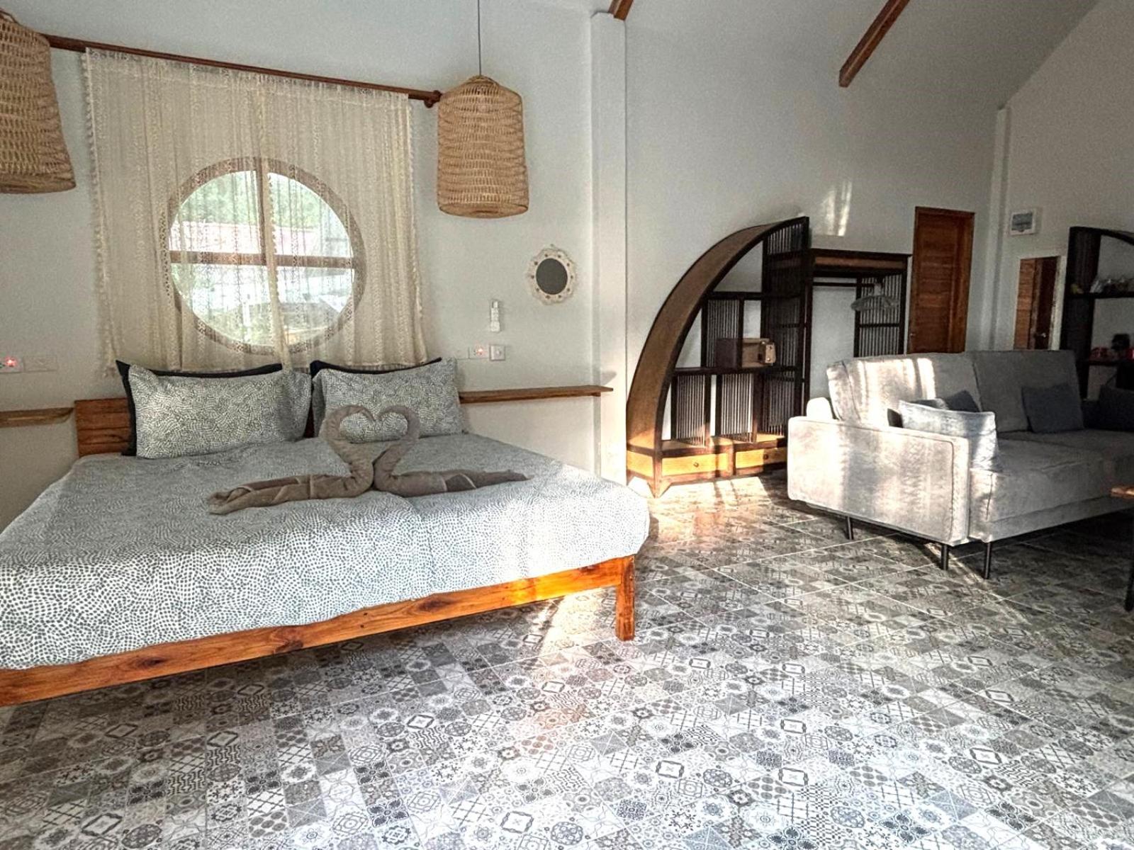 Villa with Private Pool - Photo 18