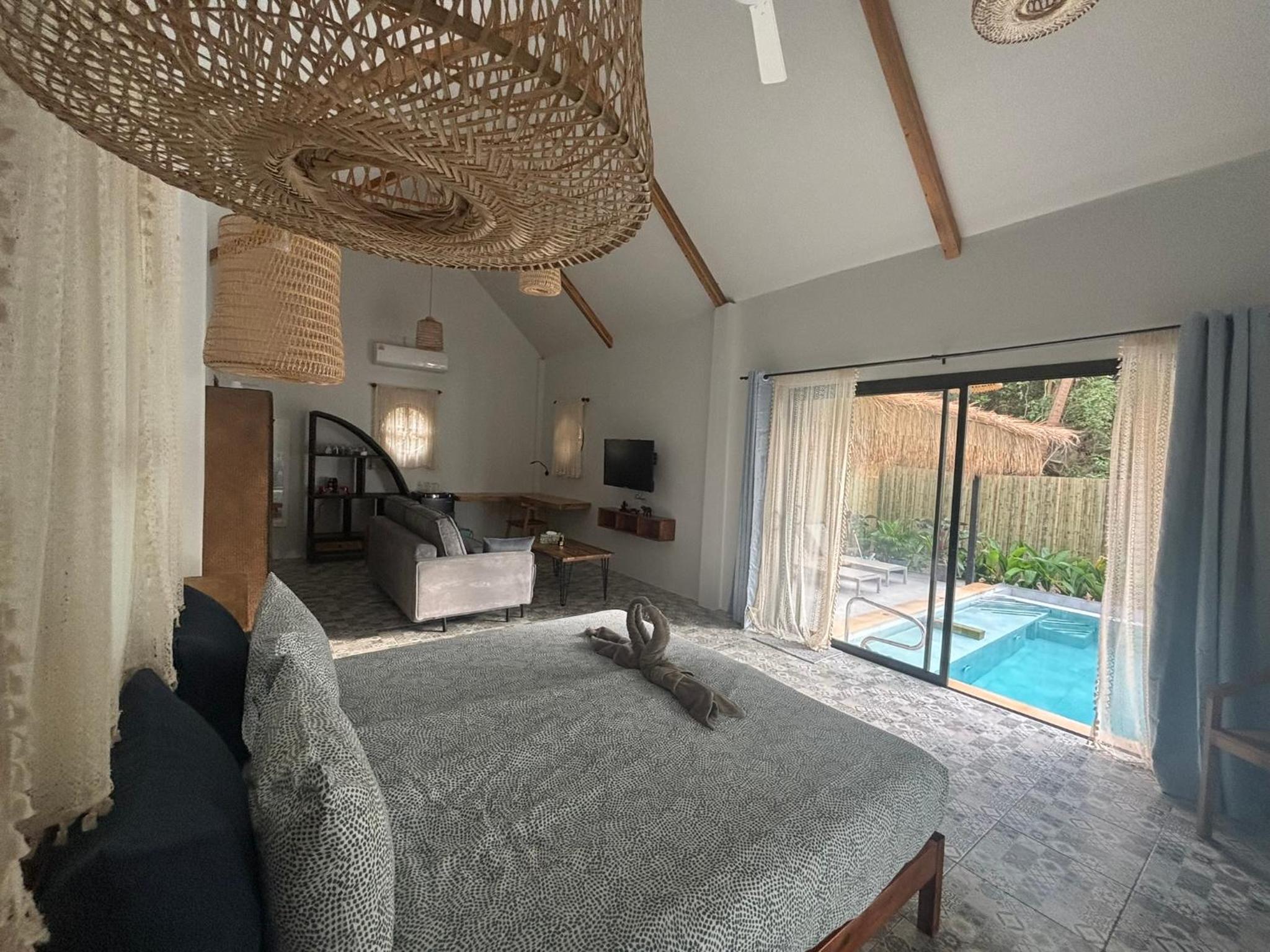 Villa with Private Pool - Photo 7