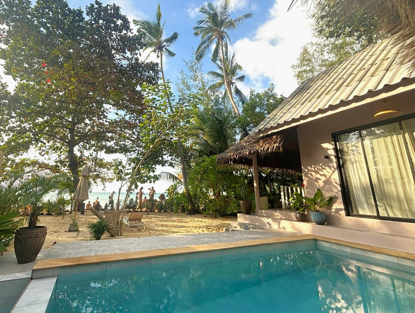 Villa with Private Pool - Photo 11