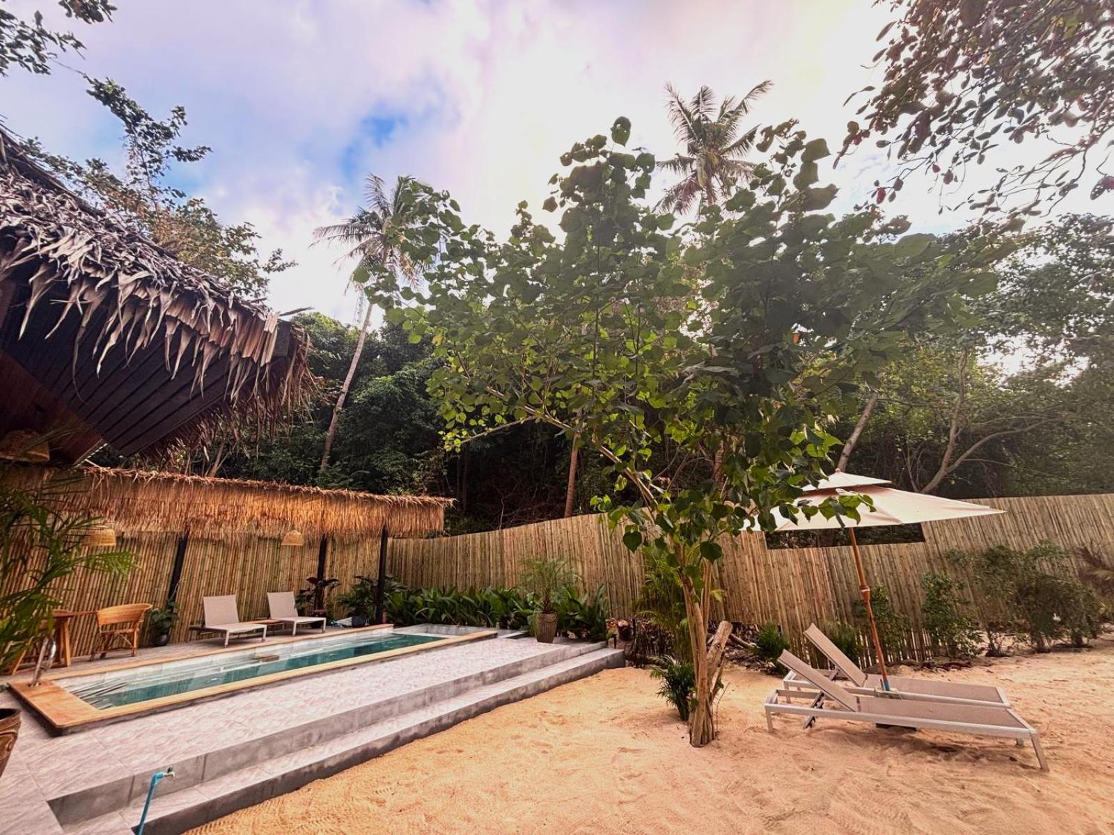 Villa with Private Pool - Photo 17