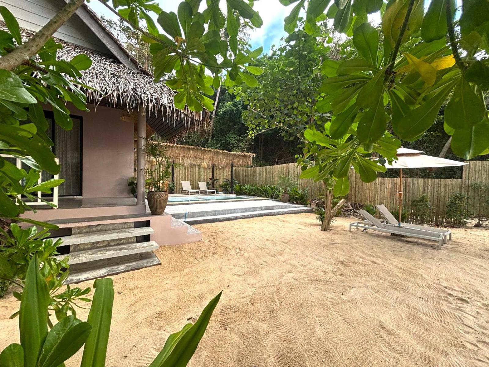 Villa with Private Pool - Photo 15
