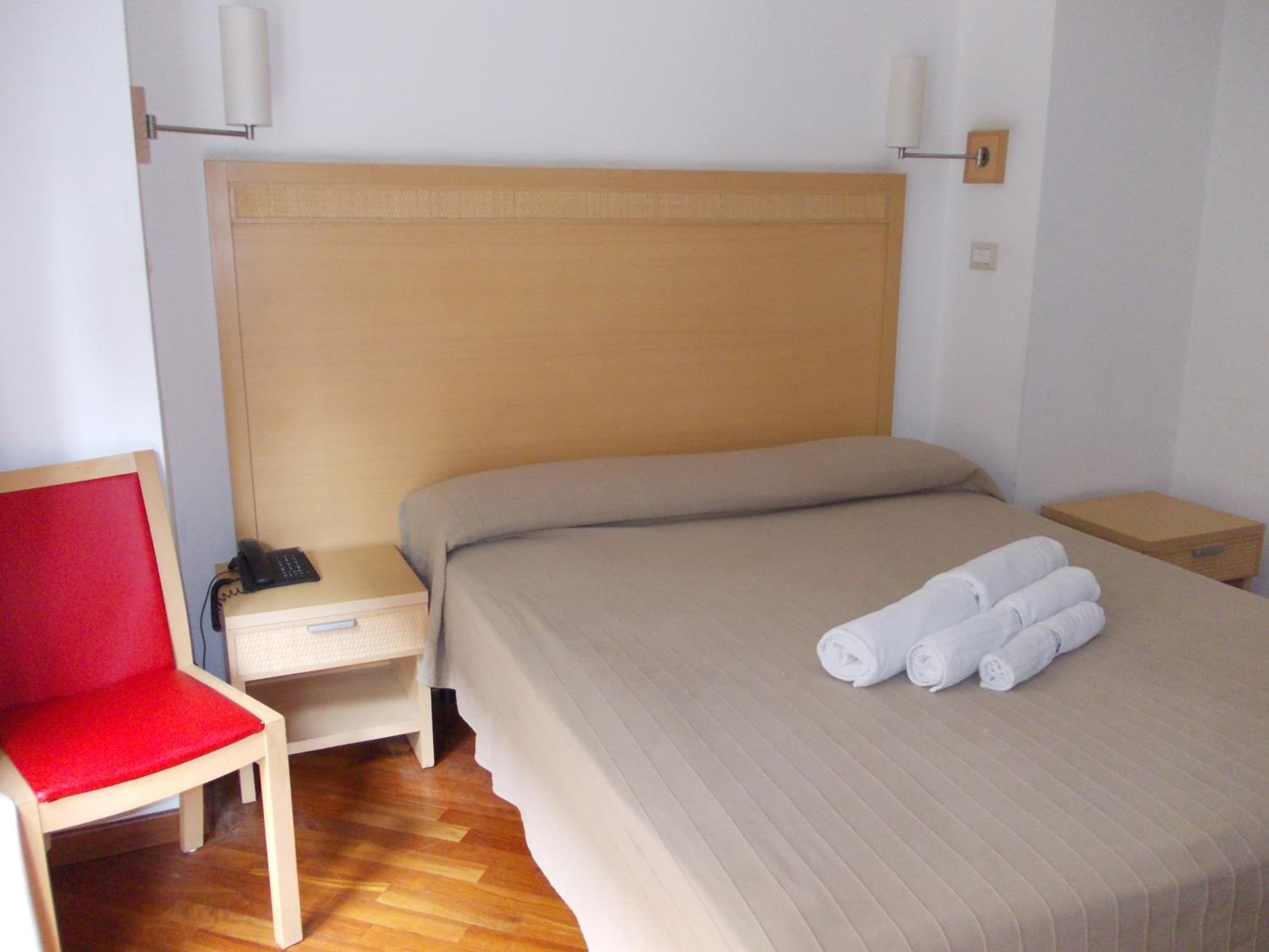 Double or Twin Room - Photo 3