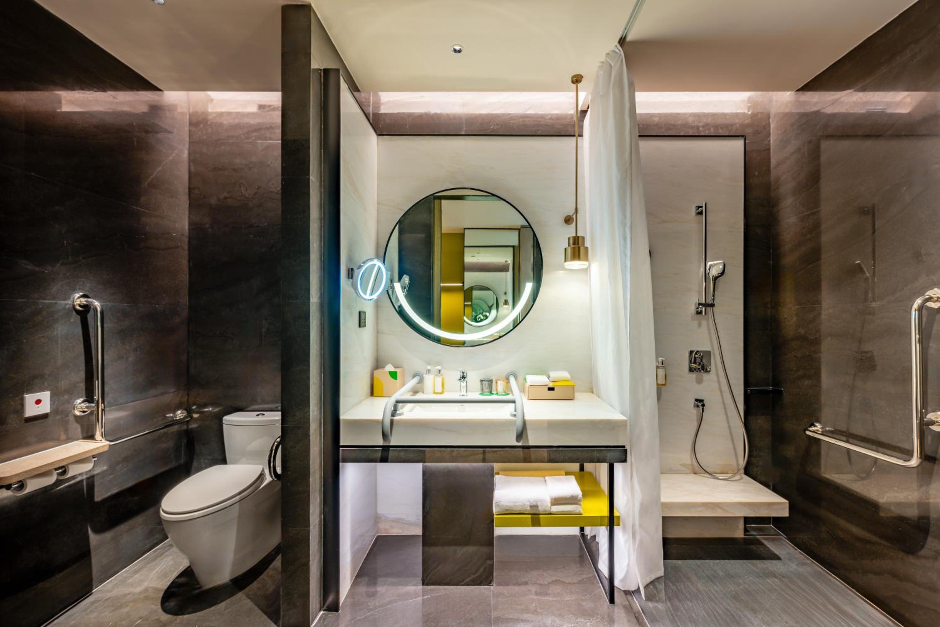 Double Room with Mobility Accessible Roll In Shower