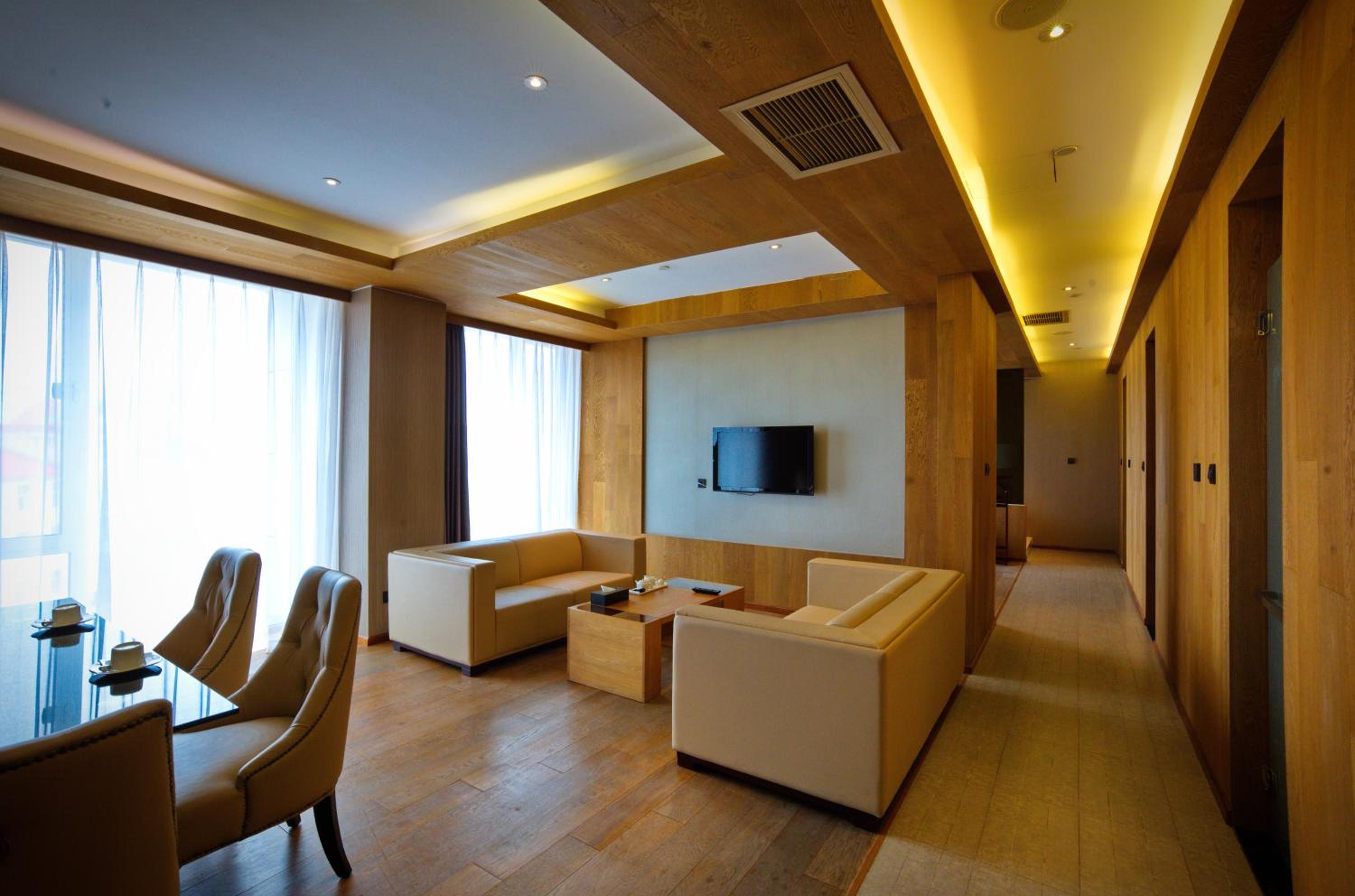 One-Bedroom Suite photo 2