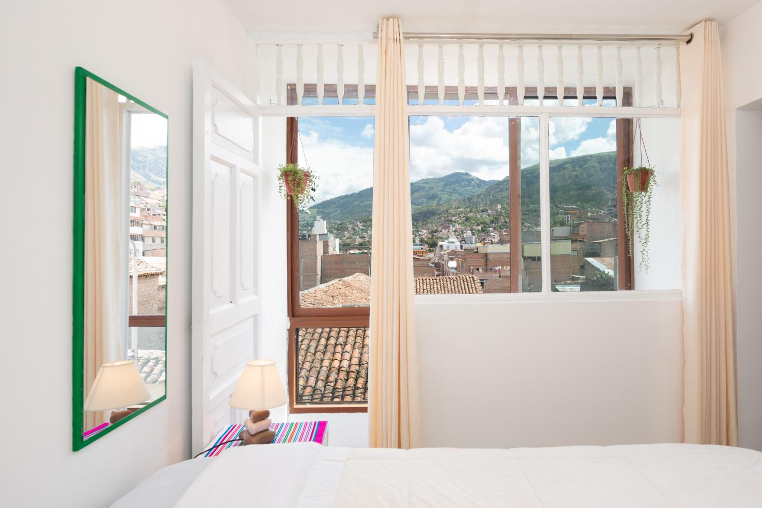 Deluxe Double Room (2 Adults + 1 Child)