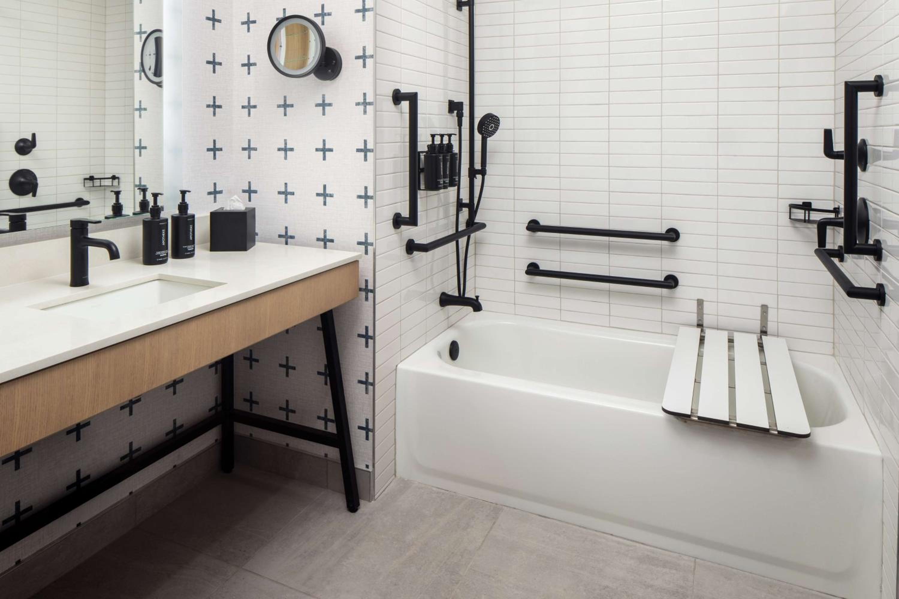 King Room with Park View and Mobility Accessible Tub - Photo 3