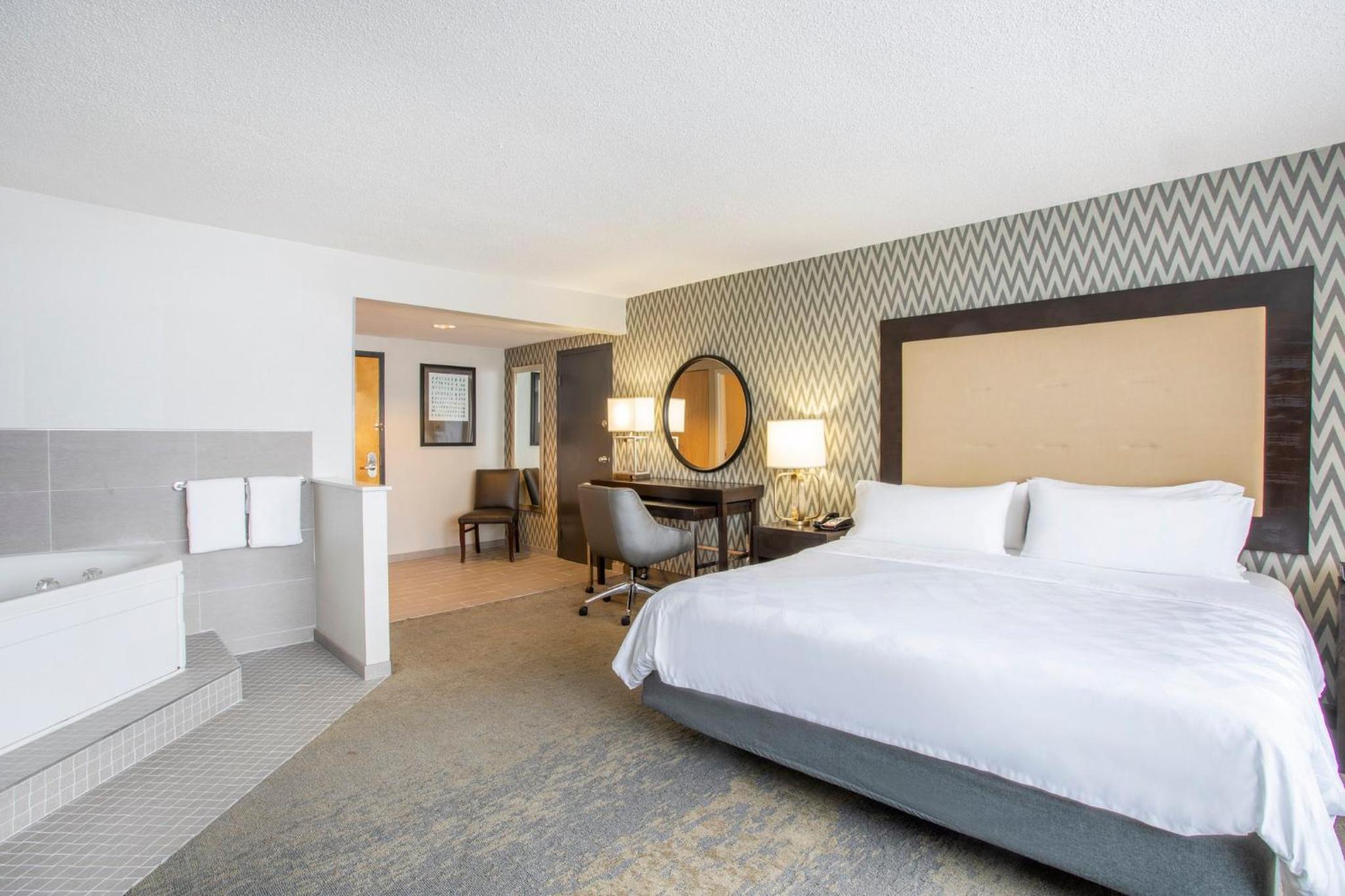 King Suite with Spa Bath photo 2