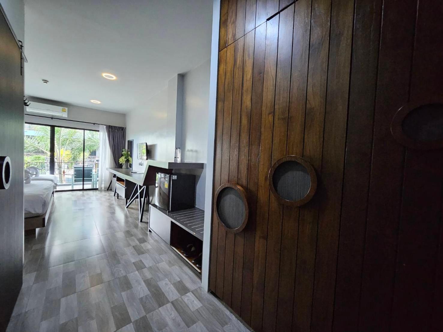 Family Room - Photo 2