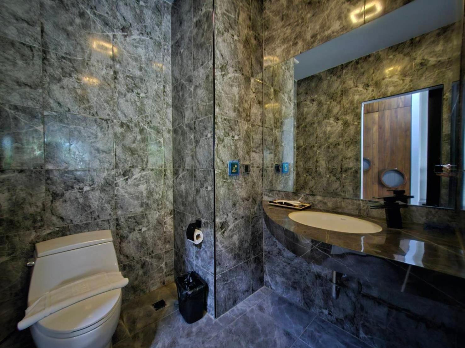 Family Room - Photo 10