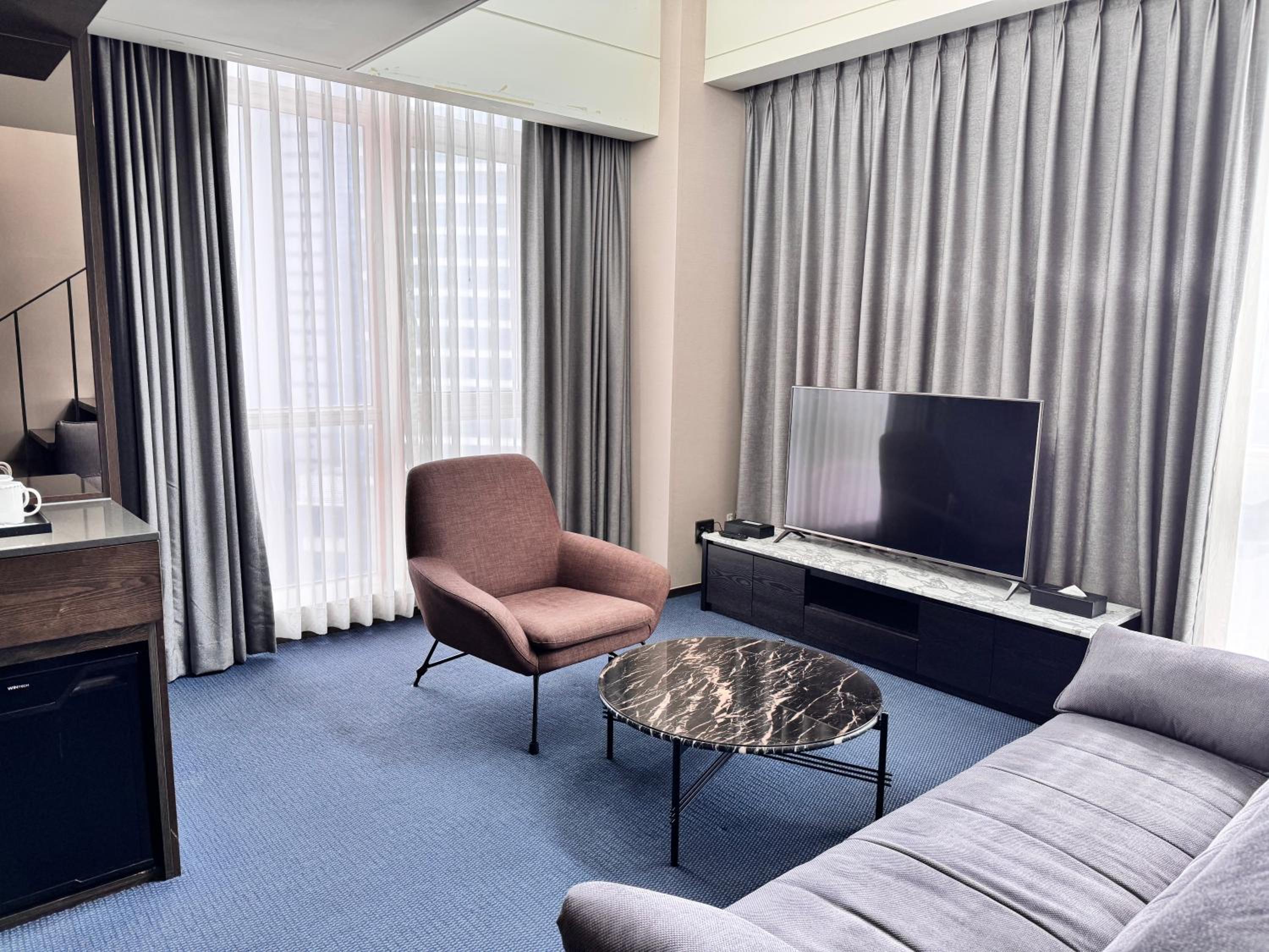 Duplex Suite - Photo 2
