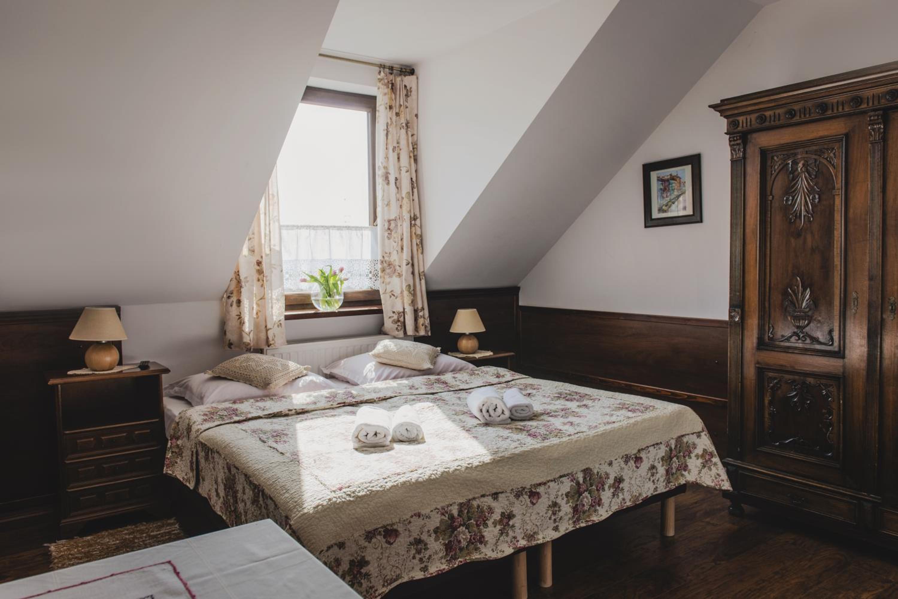 Twin Room with Private Bathroom - Photo 1