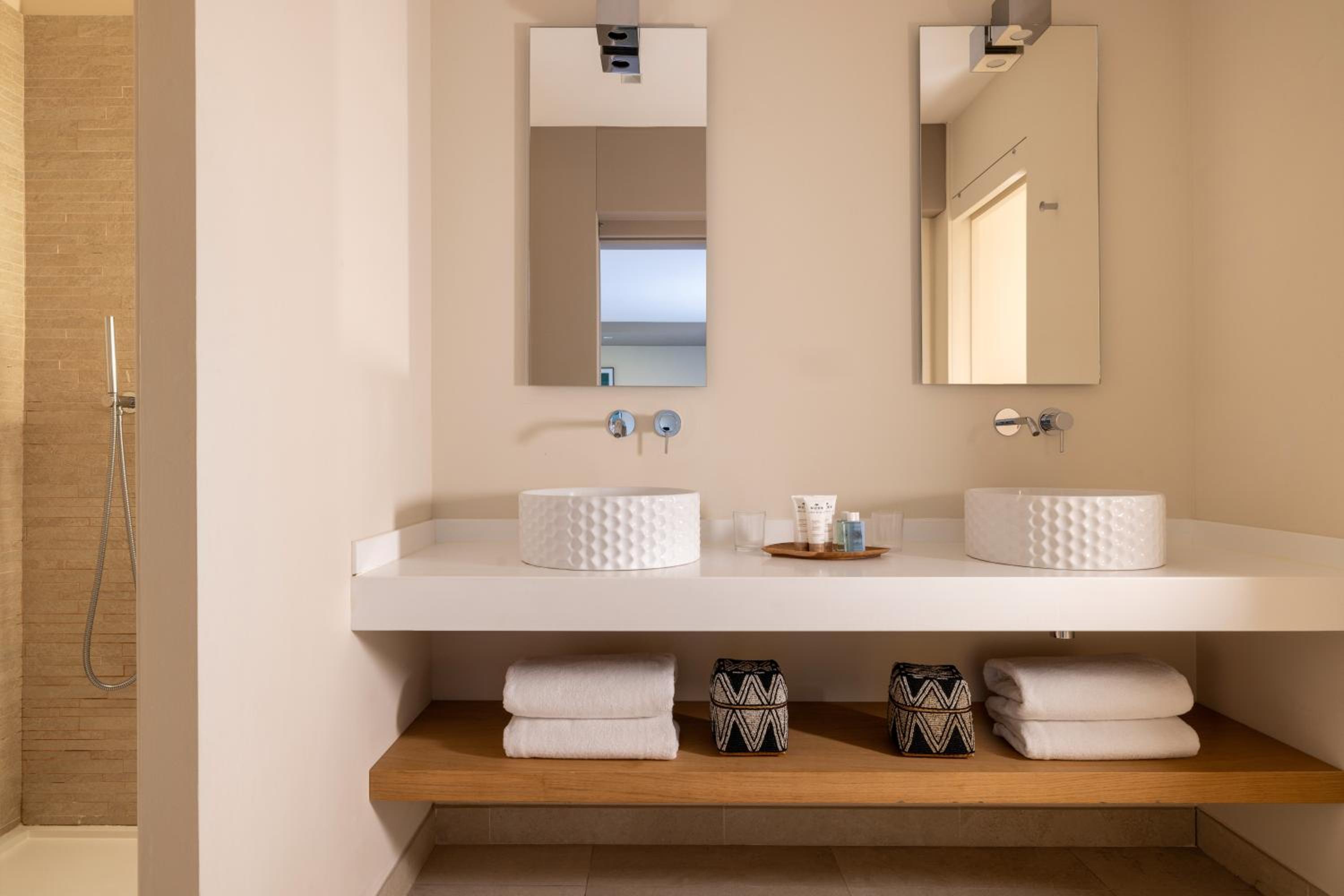 Deluxe Room with Sea View photo 3