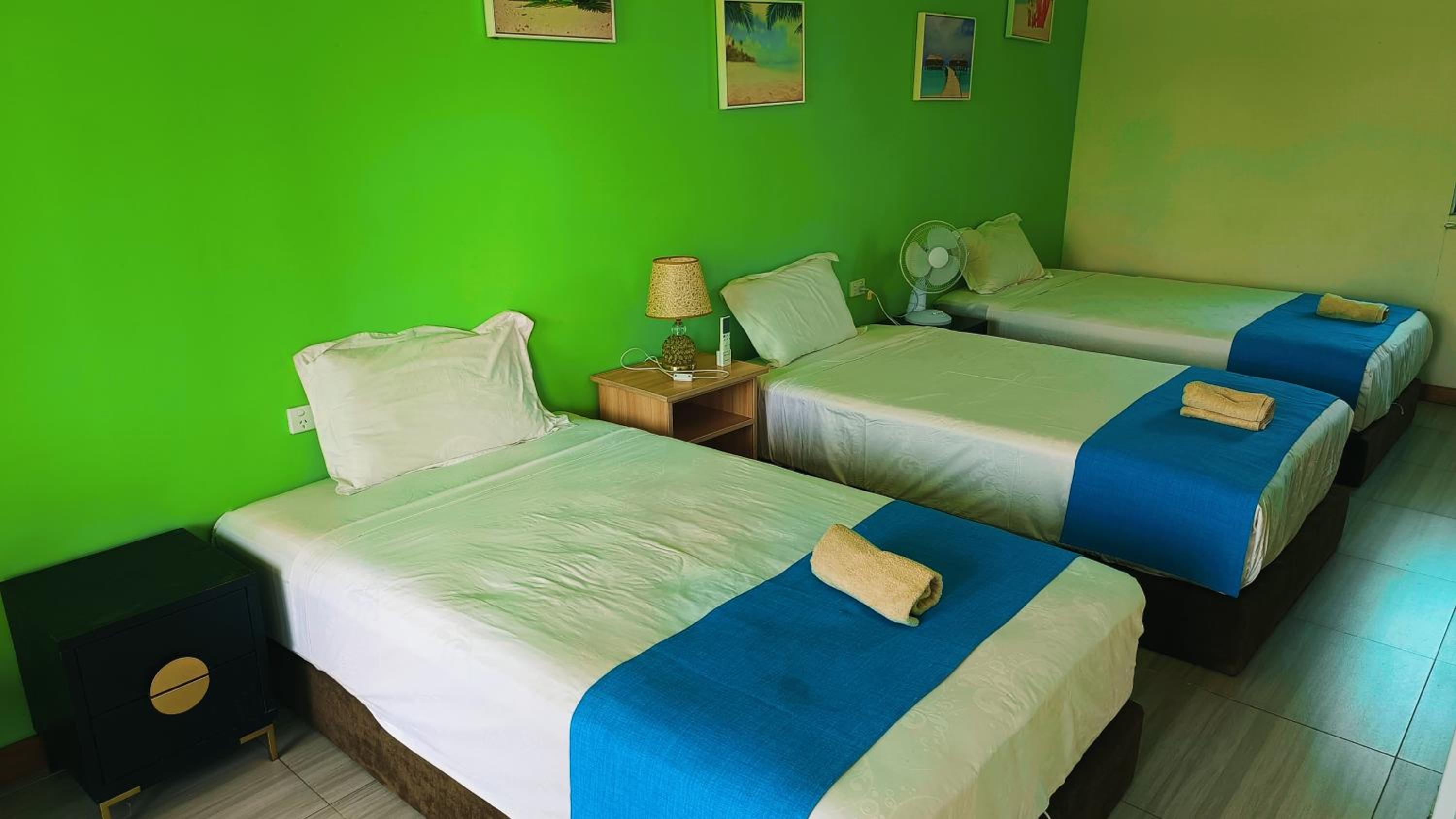 Single Bed in Mixed Dormitory Room photo 1