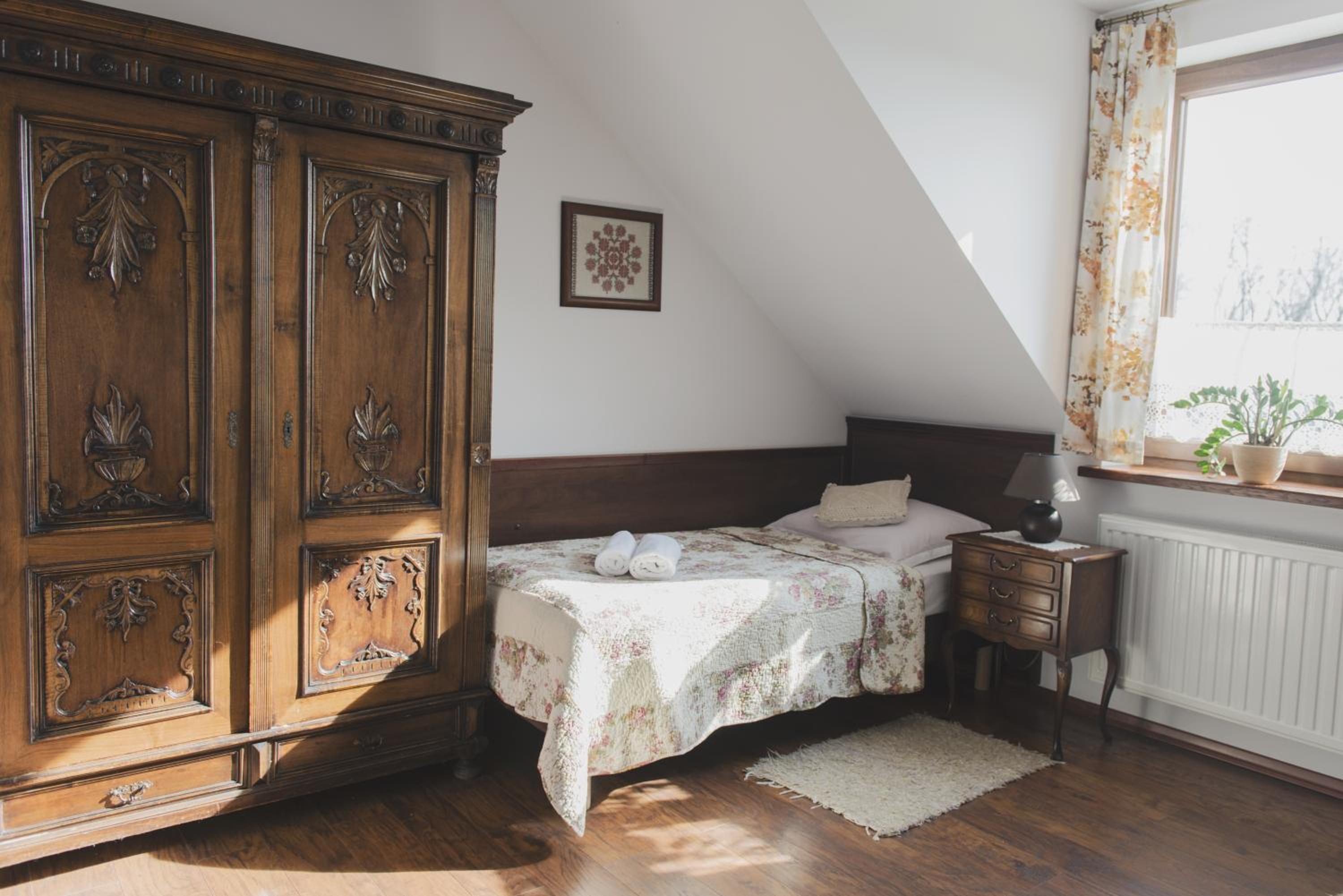 Twin Room with Private Bathroom - Photo 3