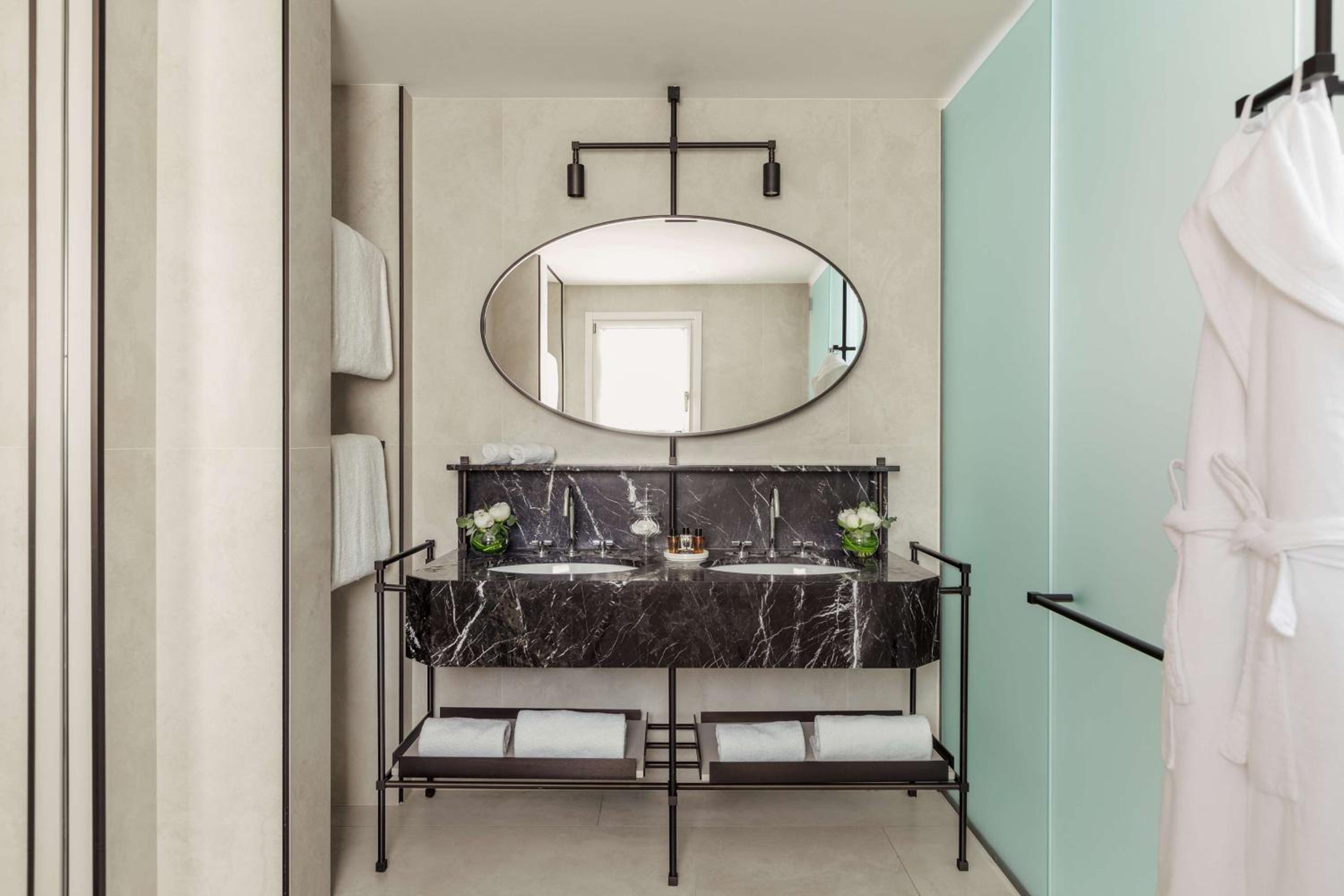Executive Suite with Marina View photo 3