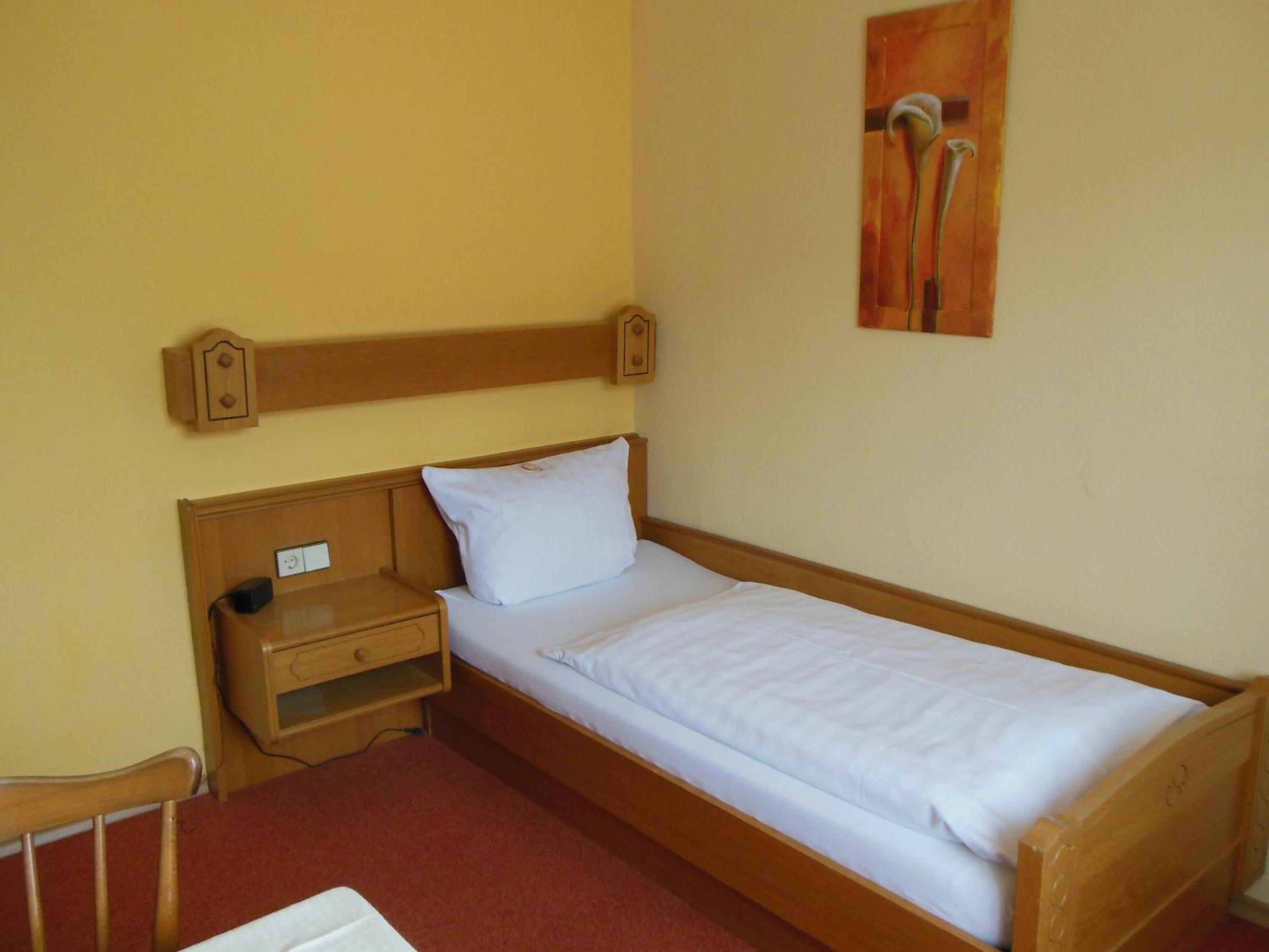 Single Room Street Side photo 1