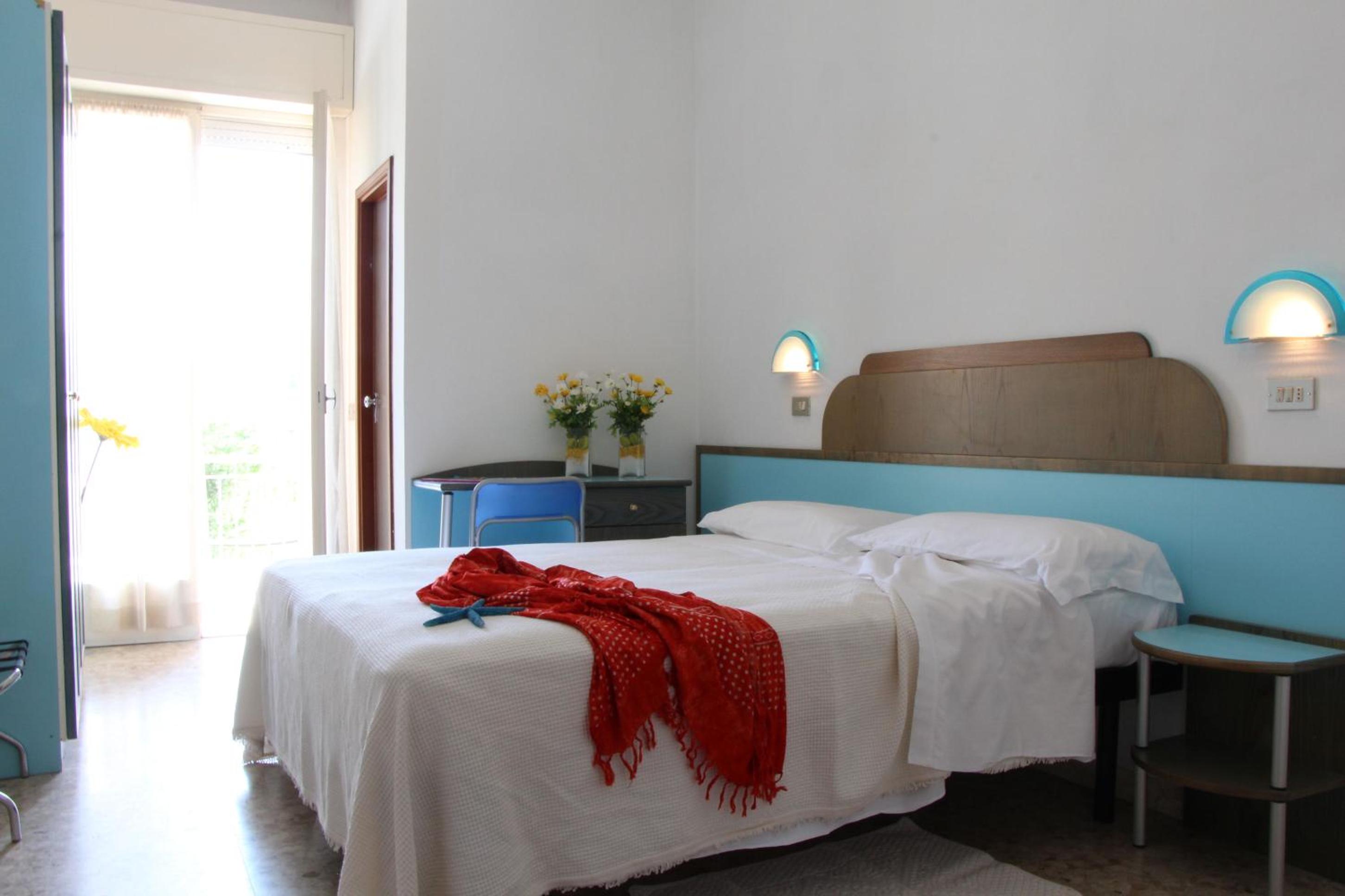 Double or Twin Room photo 3