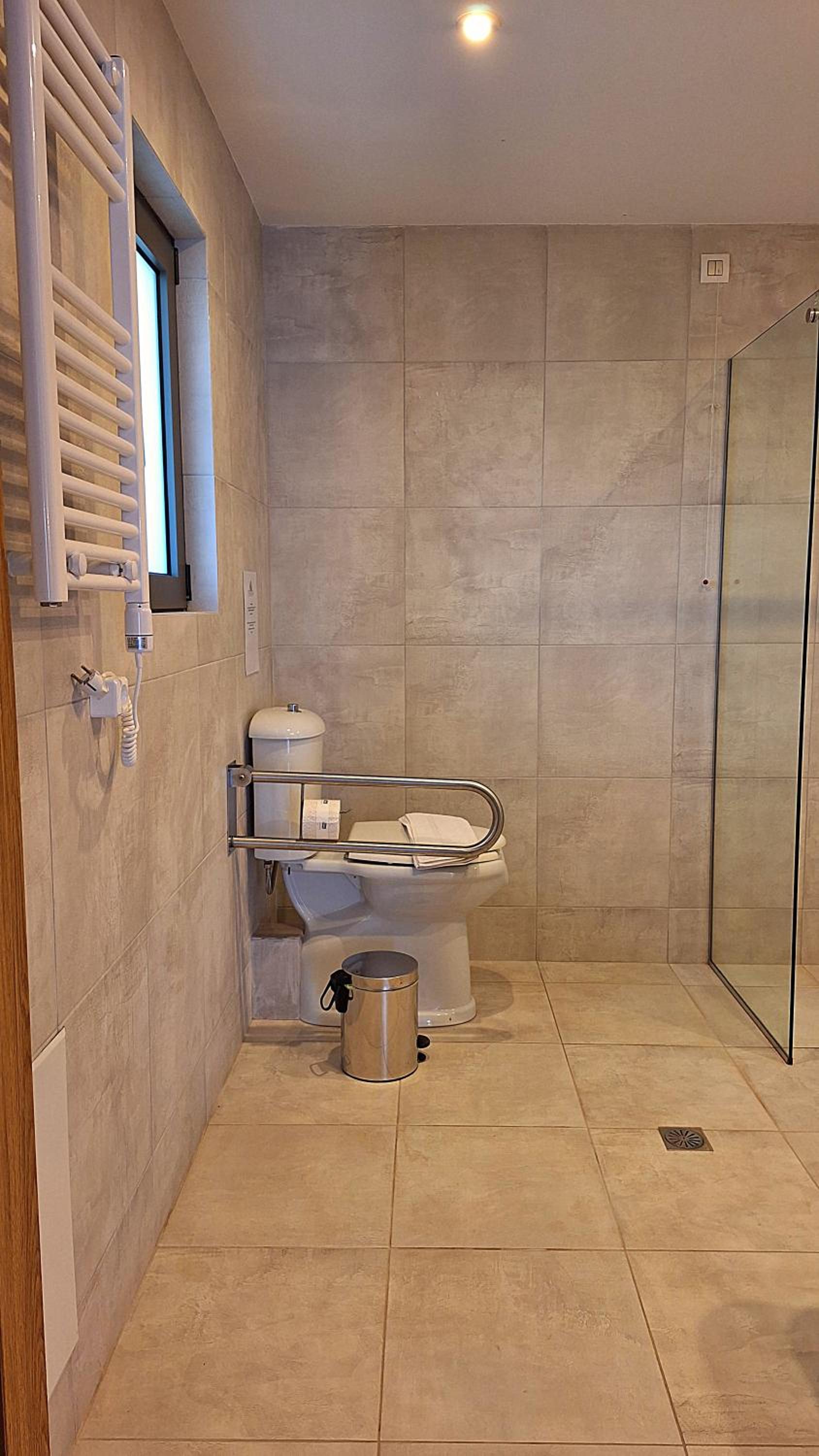 Double or Twin Room - Disability Access photo 3