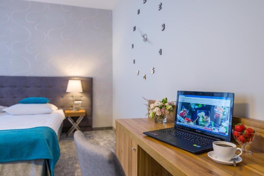 Deluxe Suite 1 King Bed 1 Sofa Bed photo 3