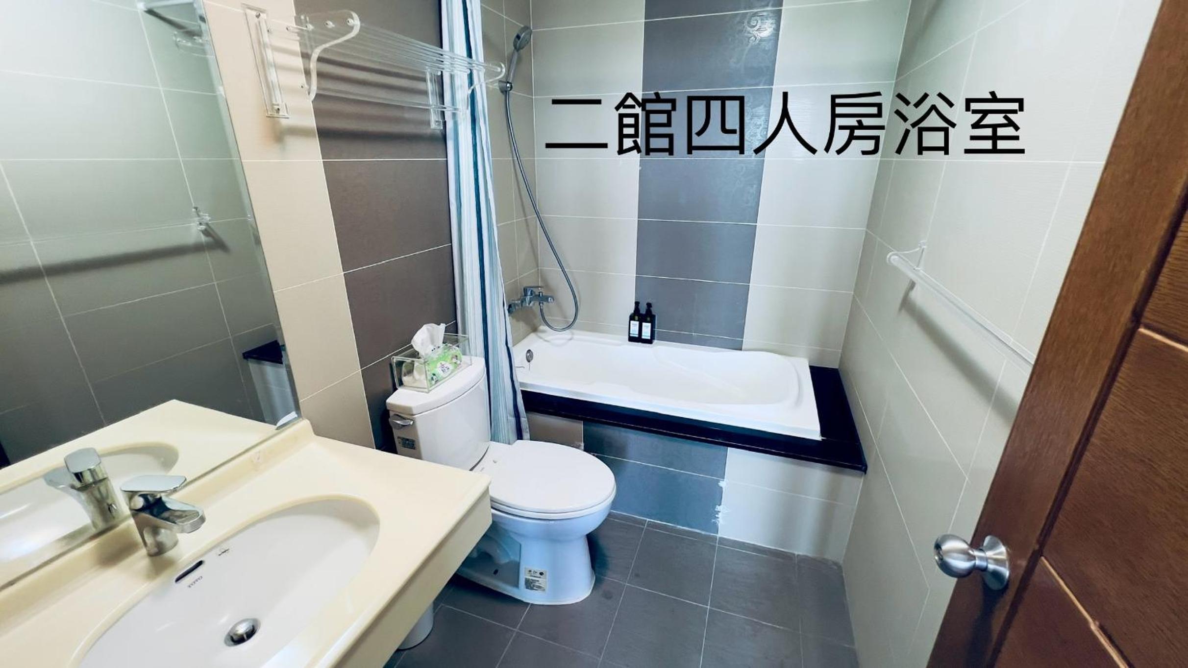 Twin Room with Balcony photo 3