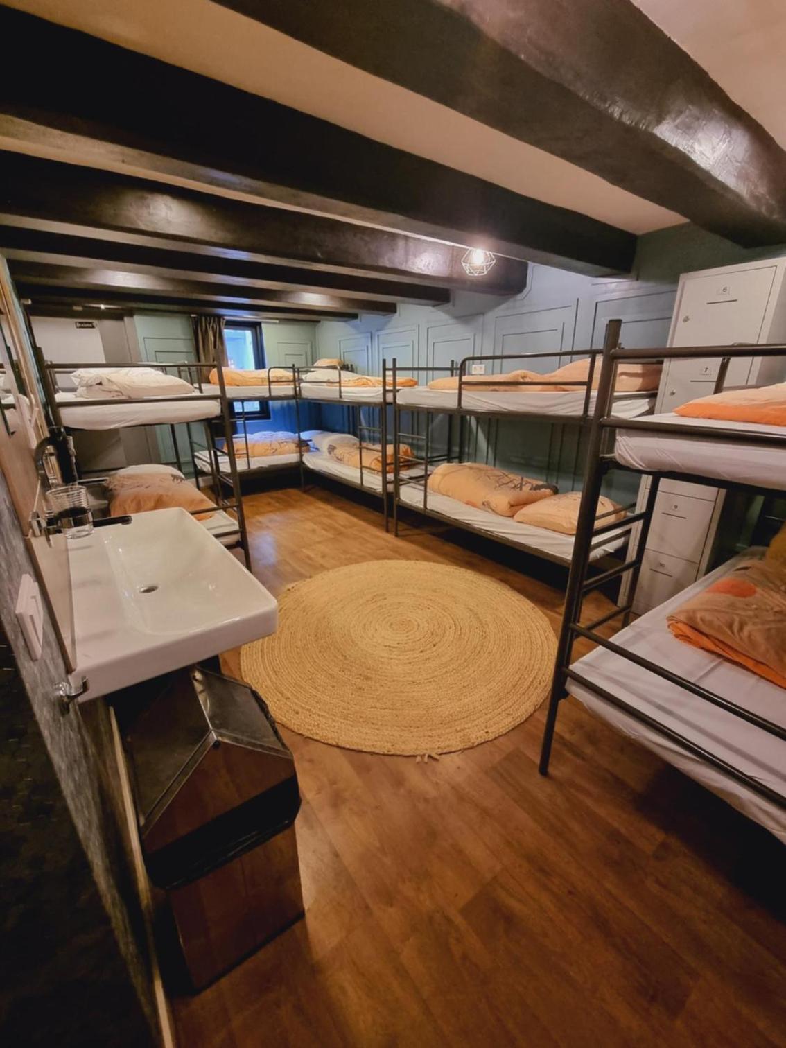 10-Bed Mixed Dormitory Room photo 1