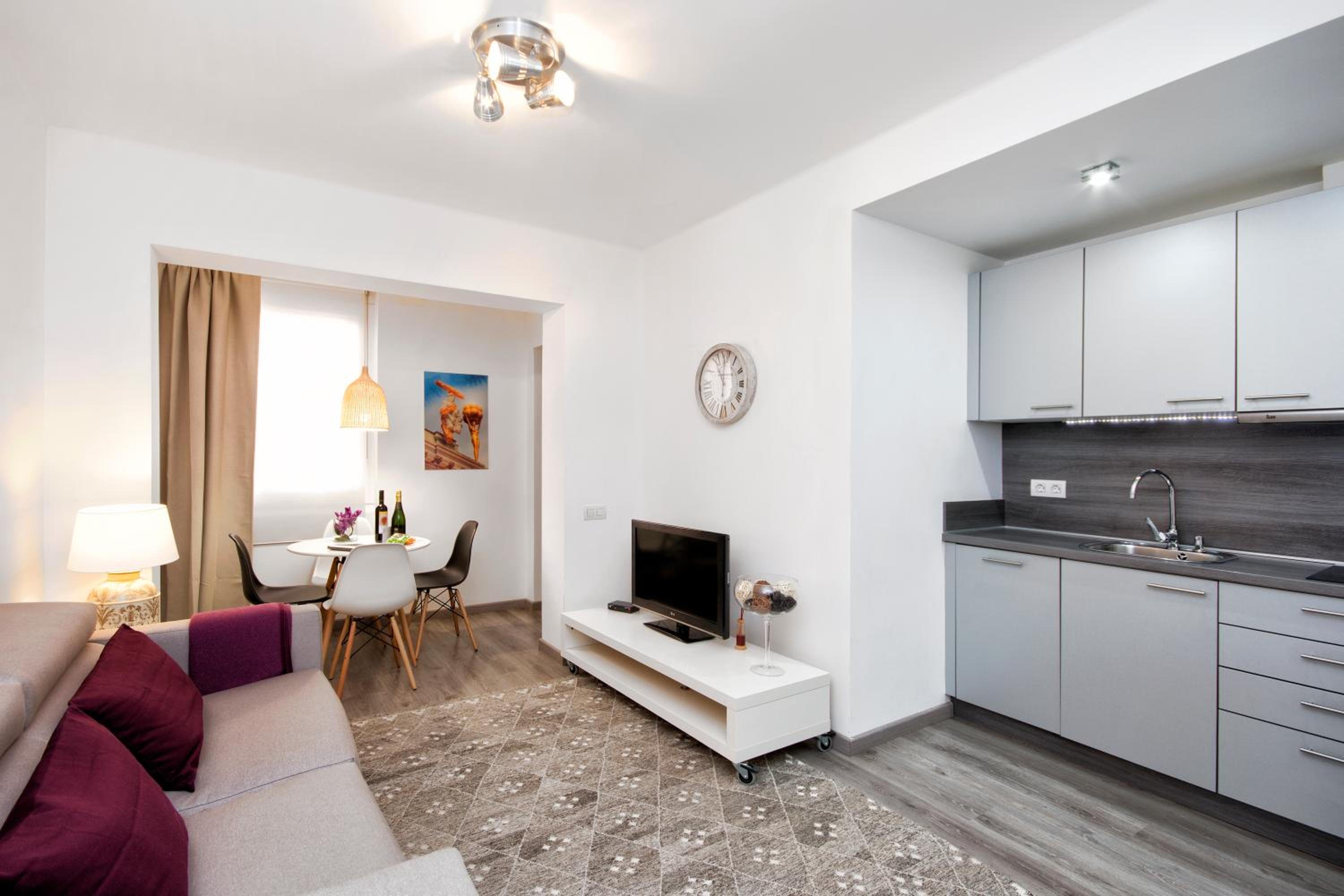 One-Bedroom Apartment photo 2