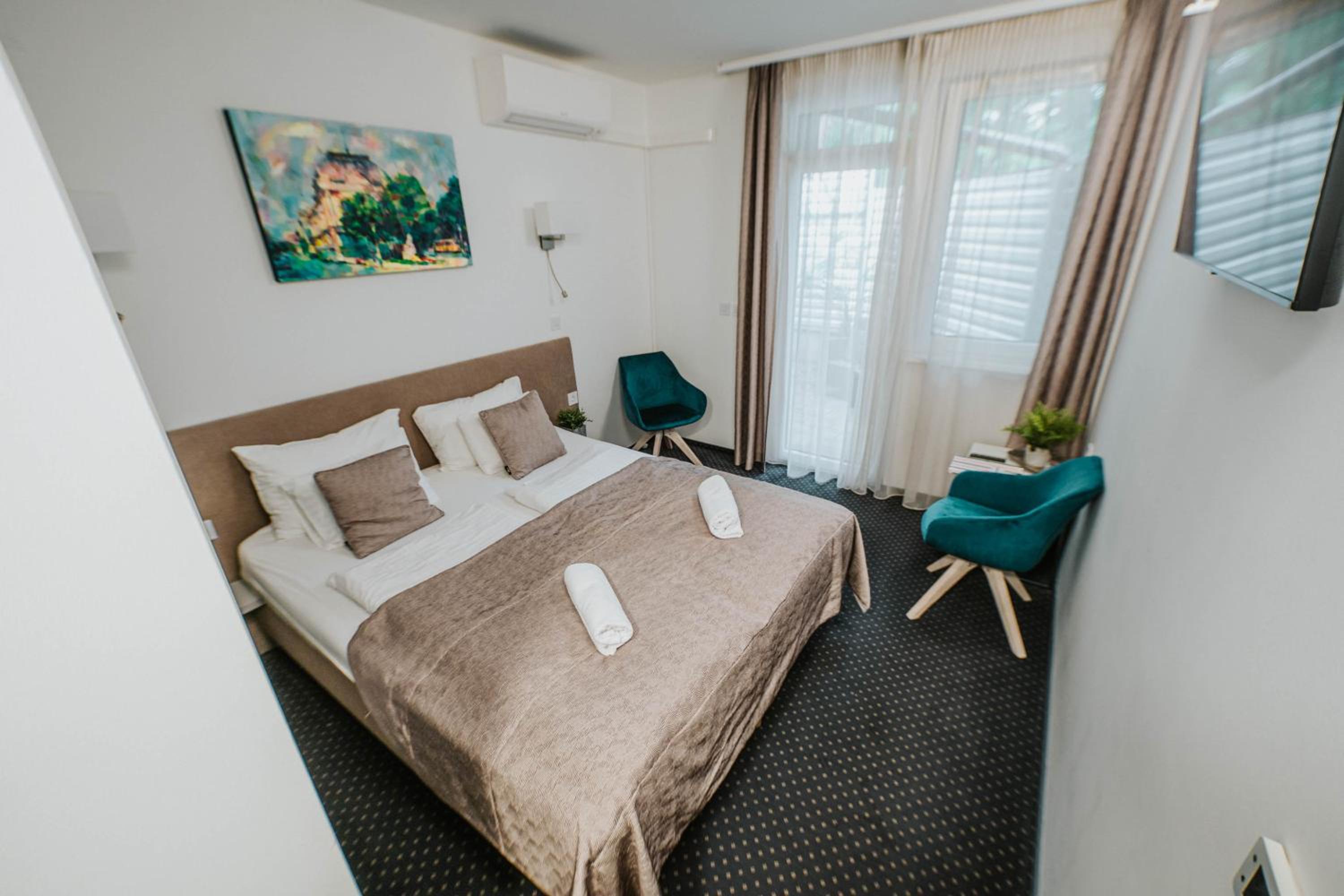 Deluxe Double Room with Balcony photo 1