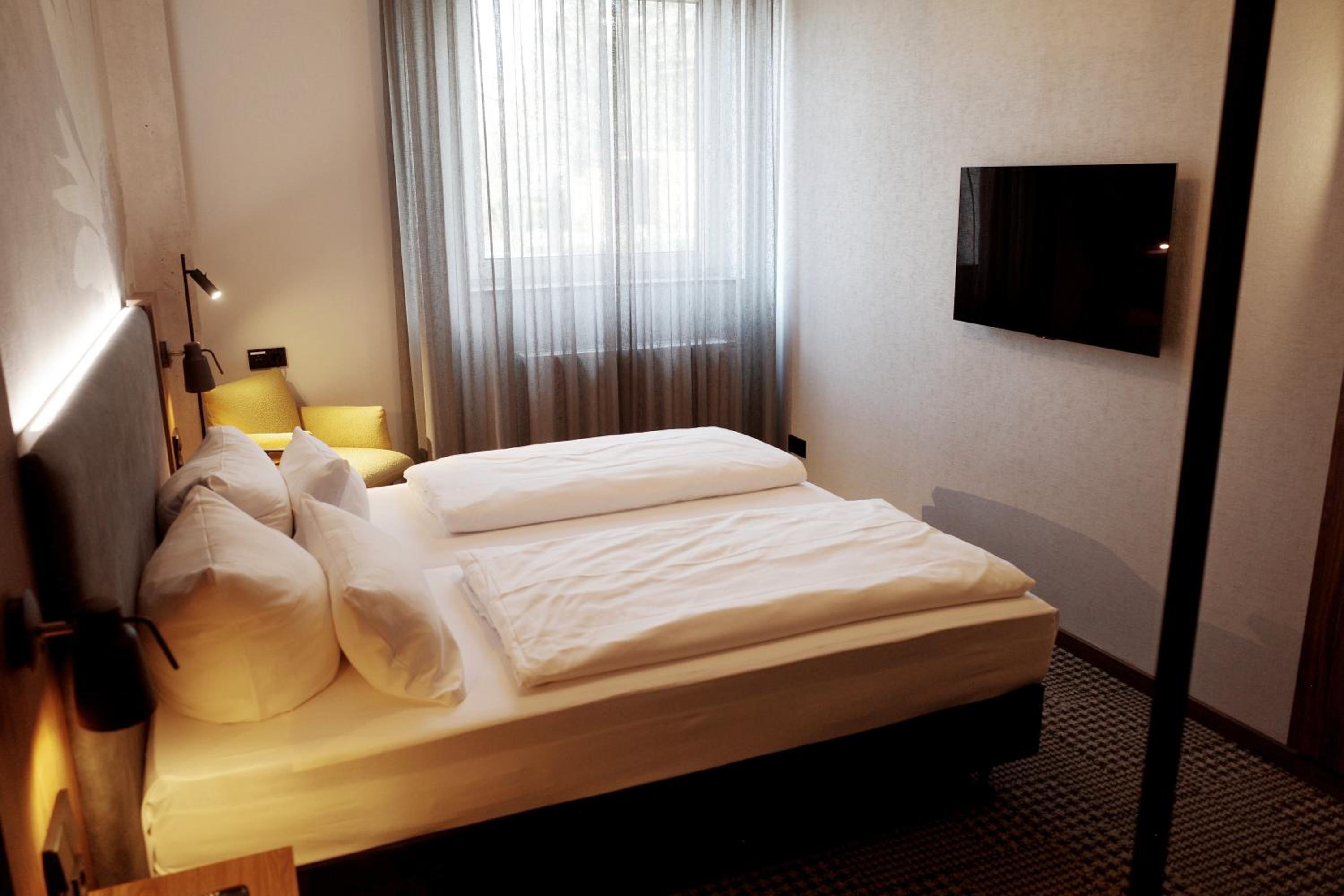 Small Double Room - Photo 2