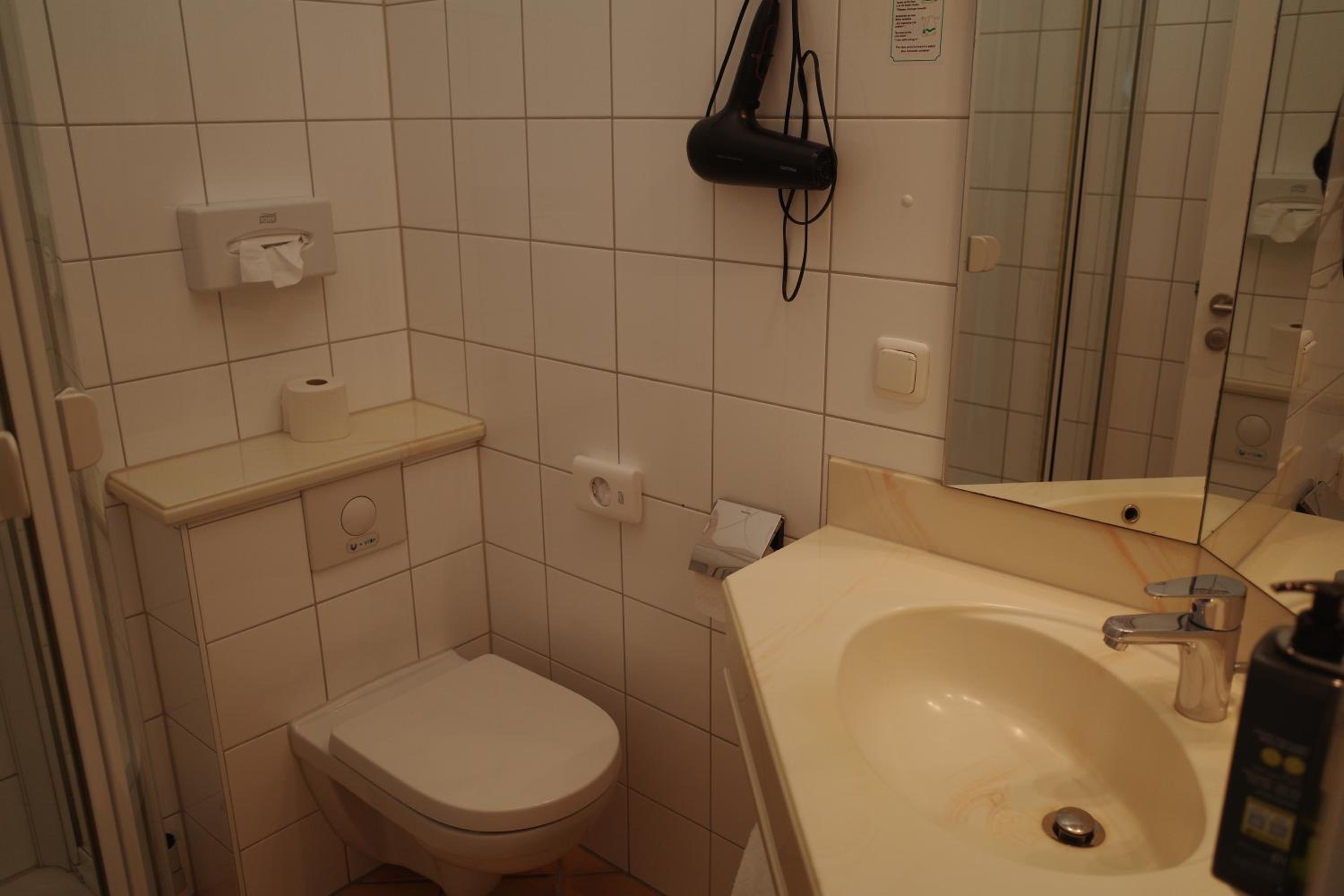 Small Double Room - Photo 3