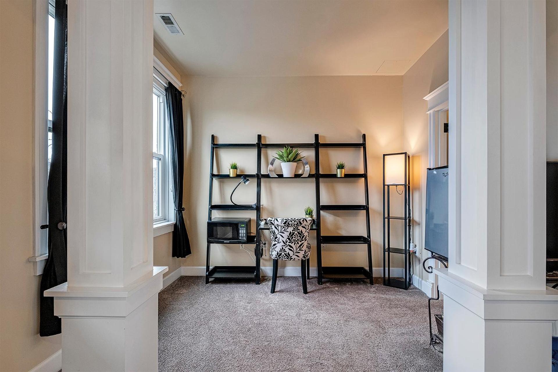Queen Room photo 1
