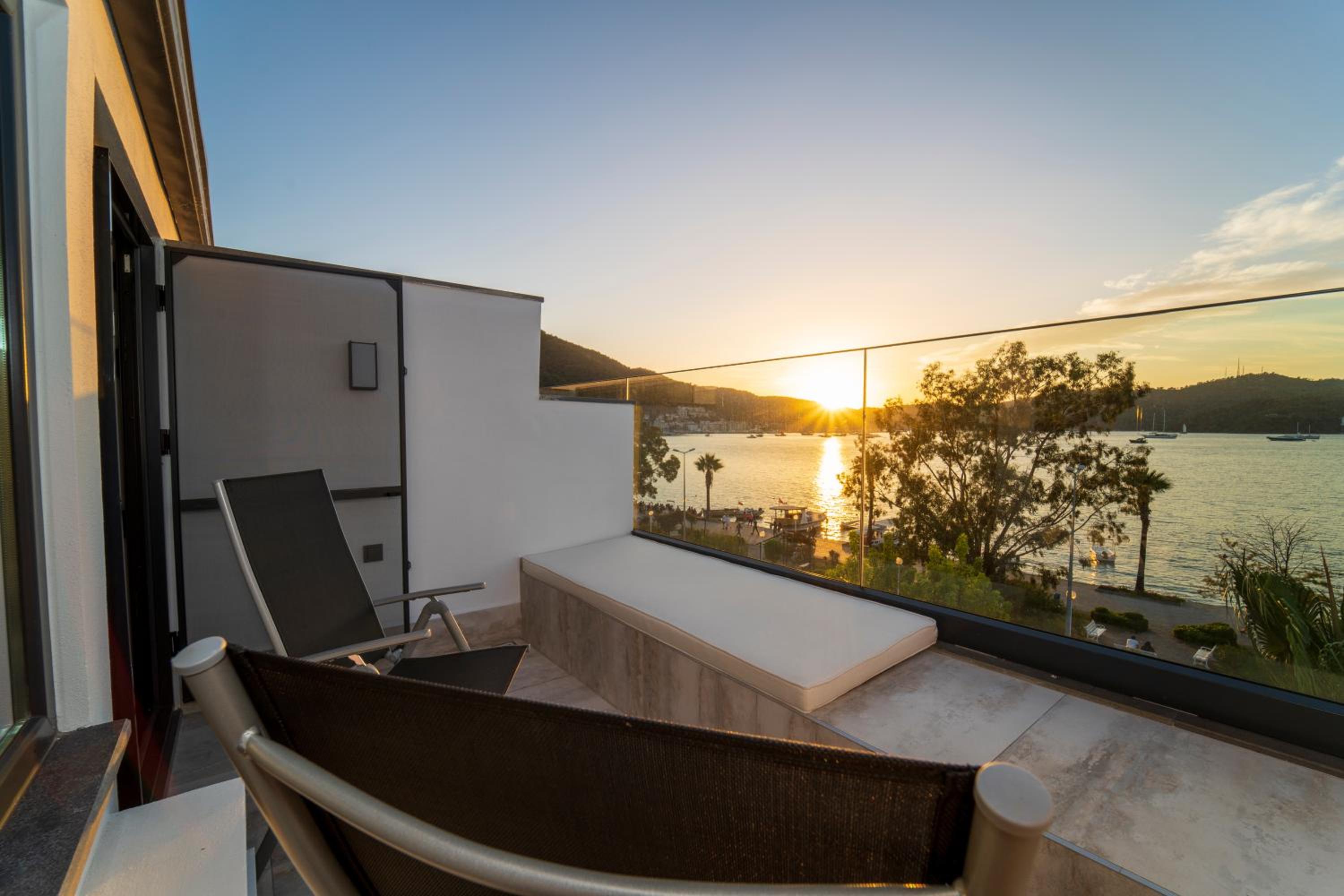 Queen Suite with Sea View - Photo 1