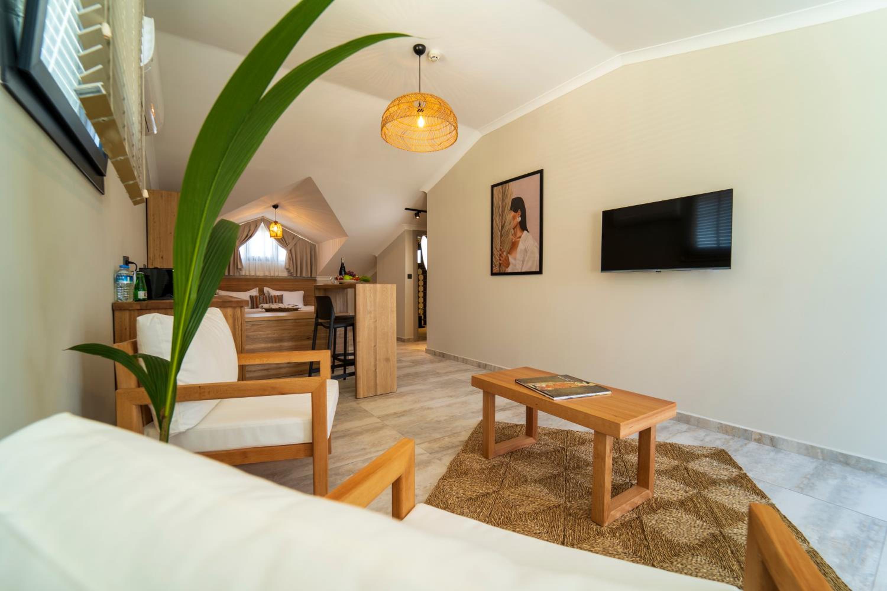 Queen Suite with Sea View - Photo 6
