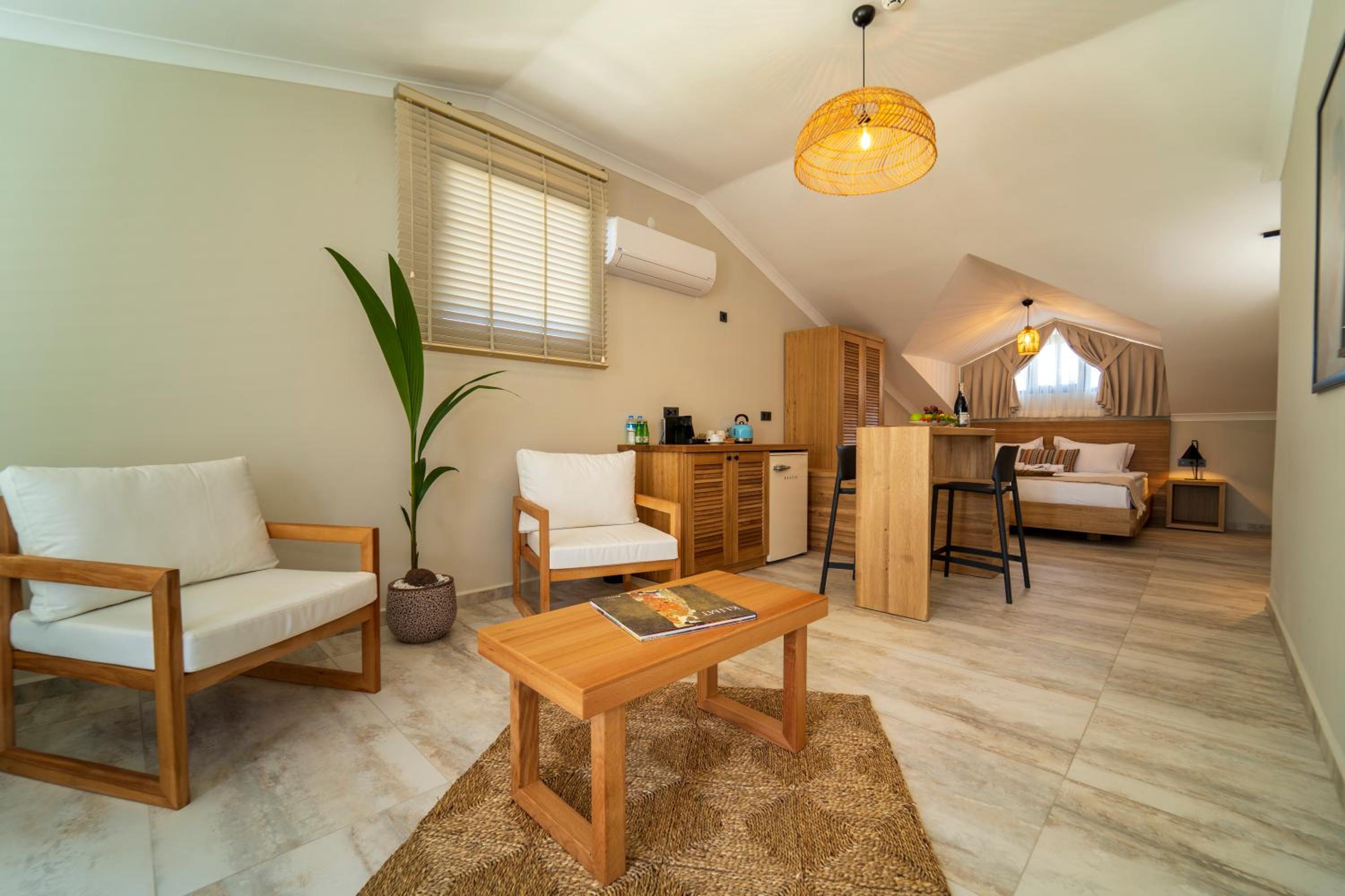 Queen Suite with Sea View - Photo 2
