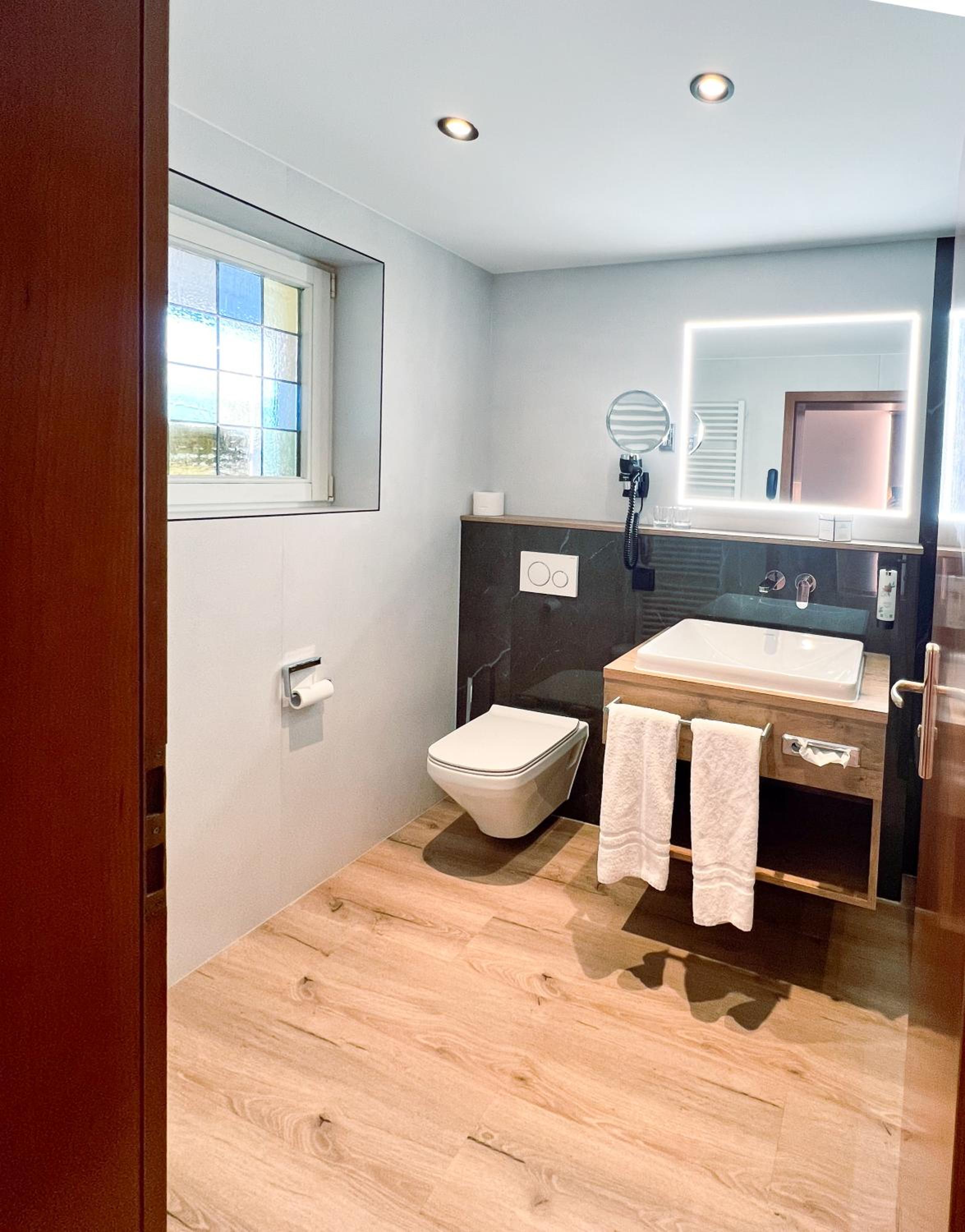 Deluxe Double Room with Balcony photo 3