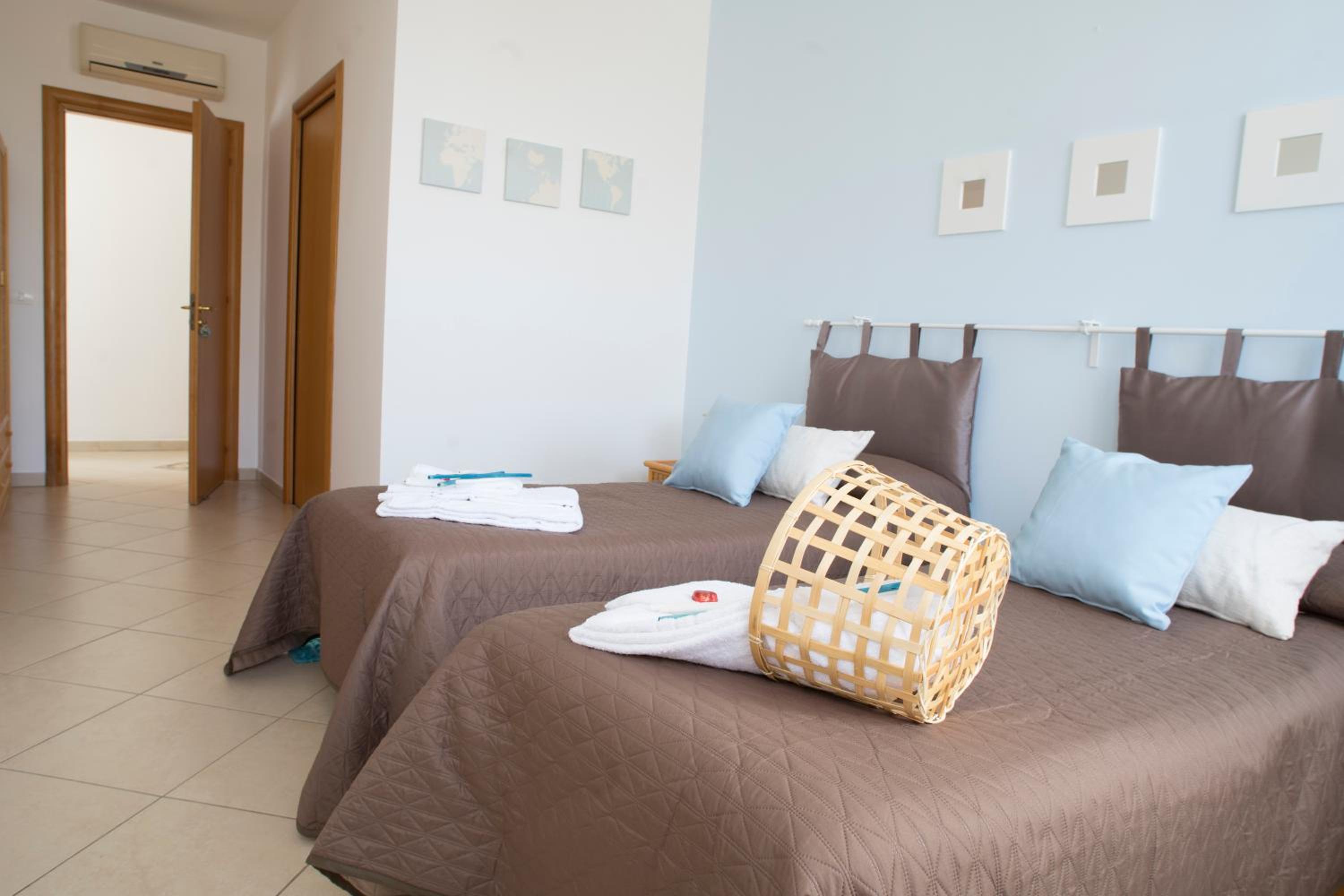 Double or Twin Room with Sea View photo 3