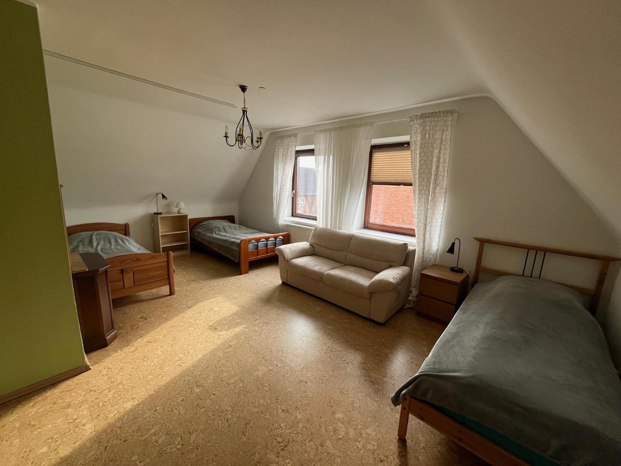 Basic Triple Room with Shared Bathroom photo 3