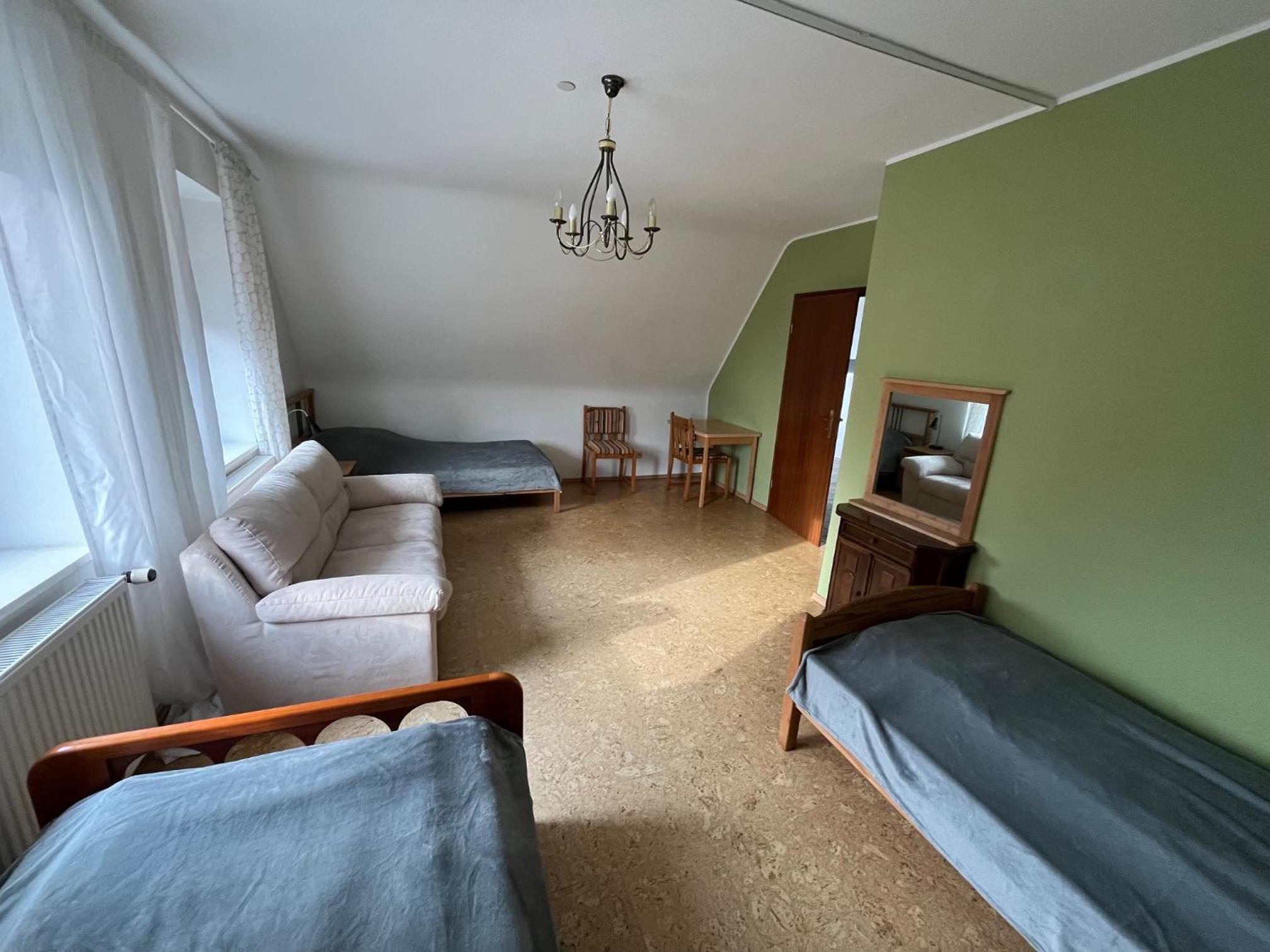 Basic Triple Room with Shared Bathroom photo 2