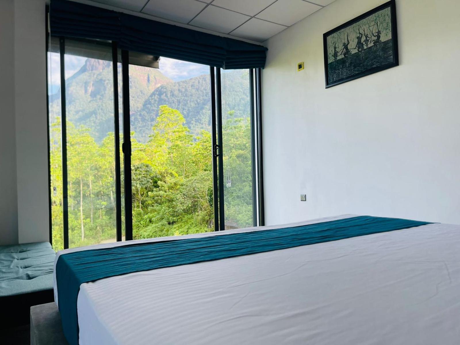 Deluxe Double Room with Balcony photo 2