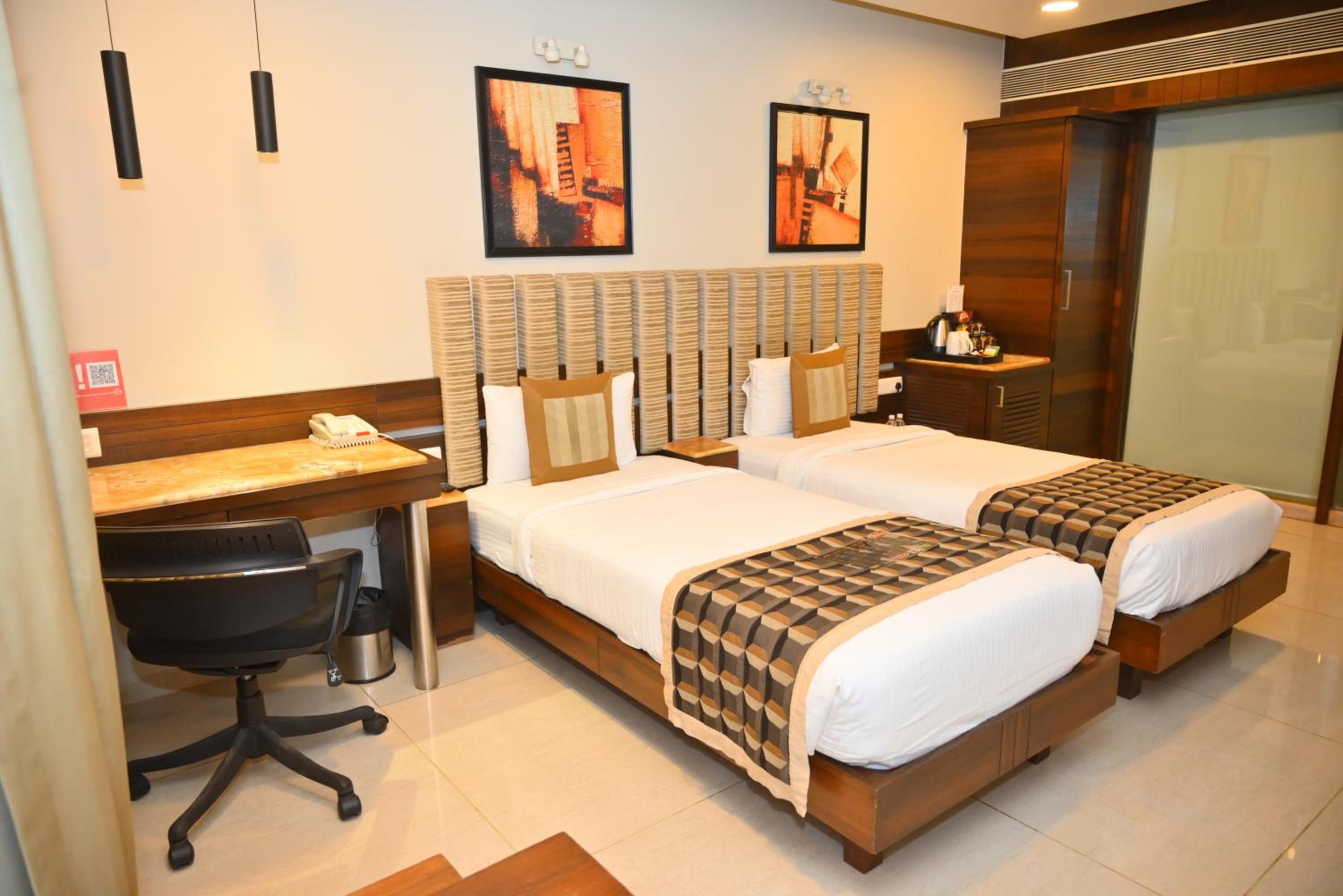 Deluxe Double or Twin Room photo 3