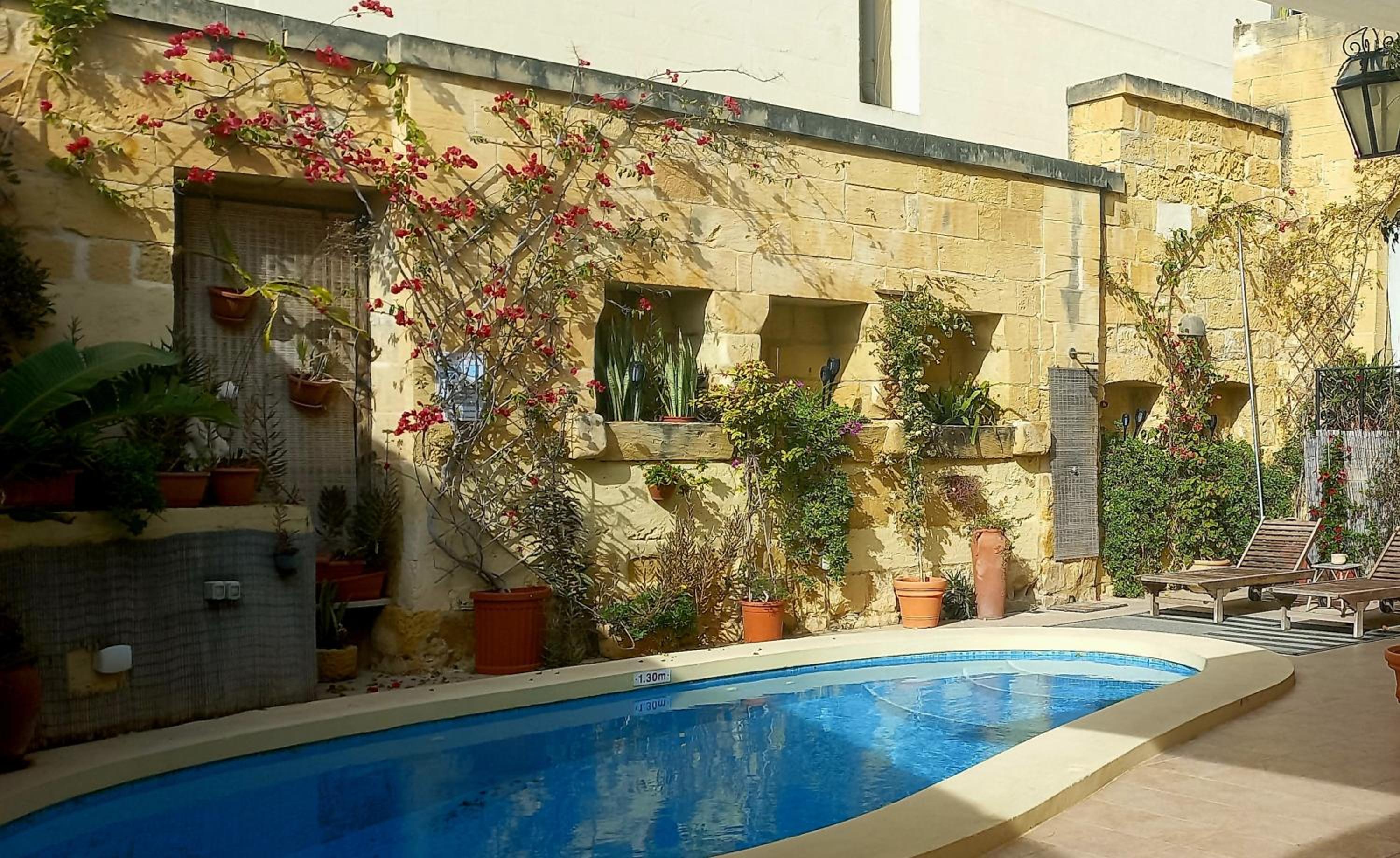 Deluxe Double Room with Shower - Photo 5