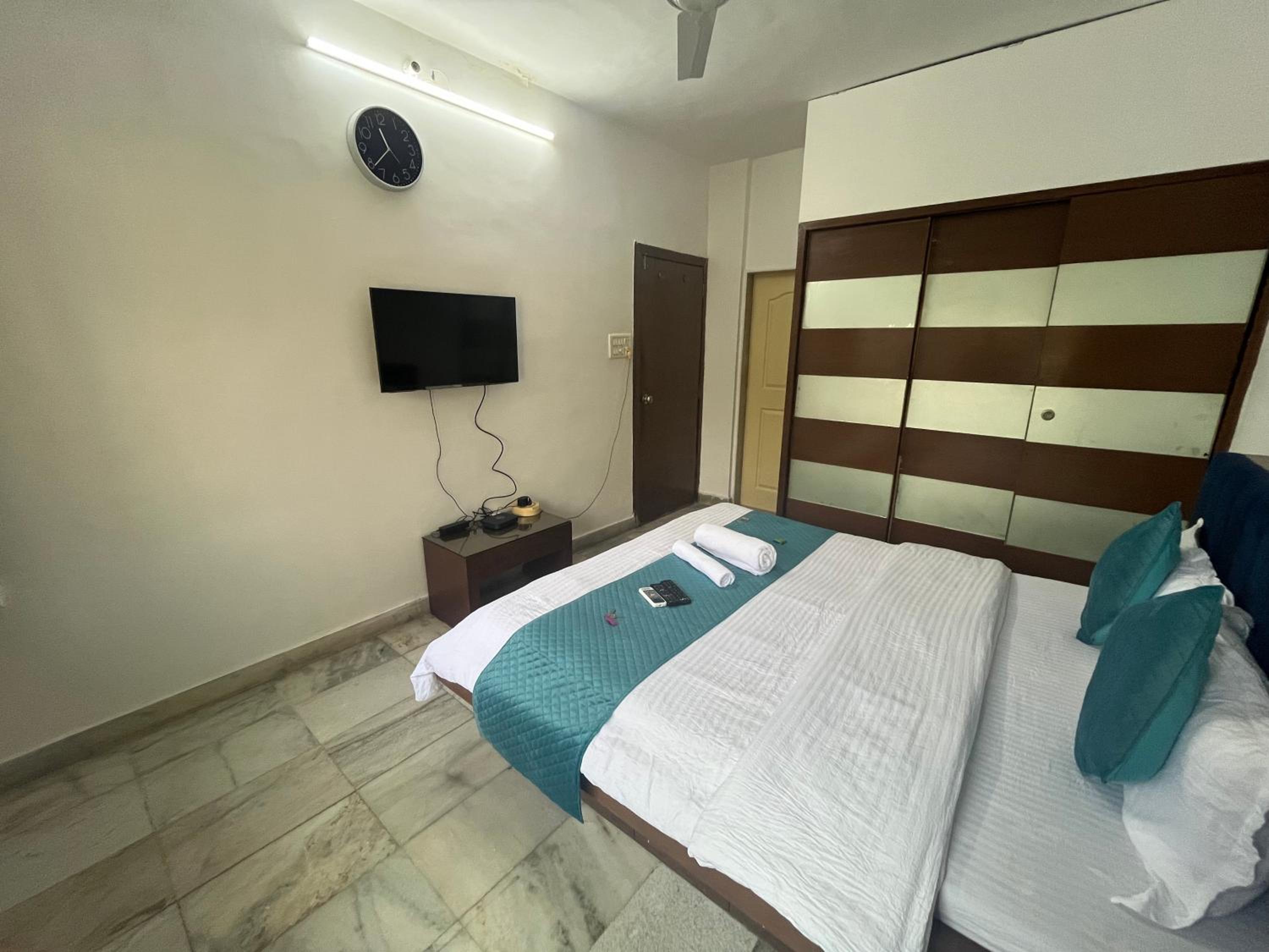 Double Room with Private Bathroom - Photo 8