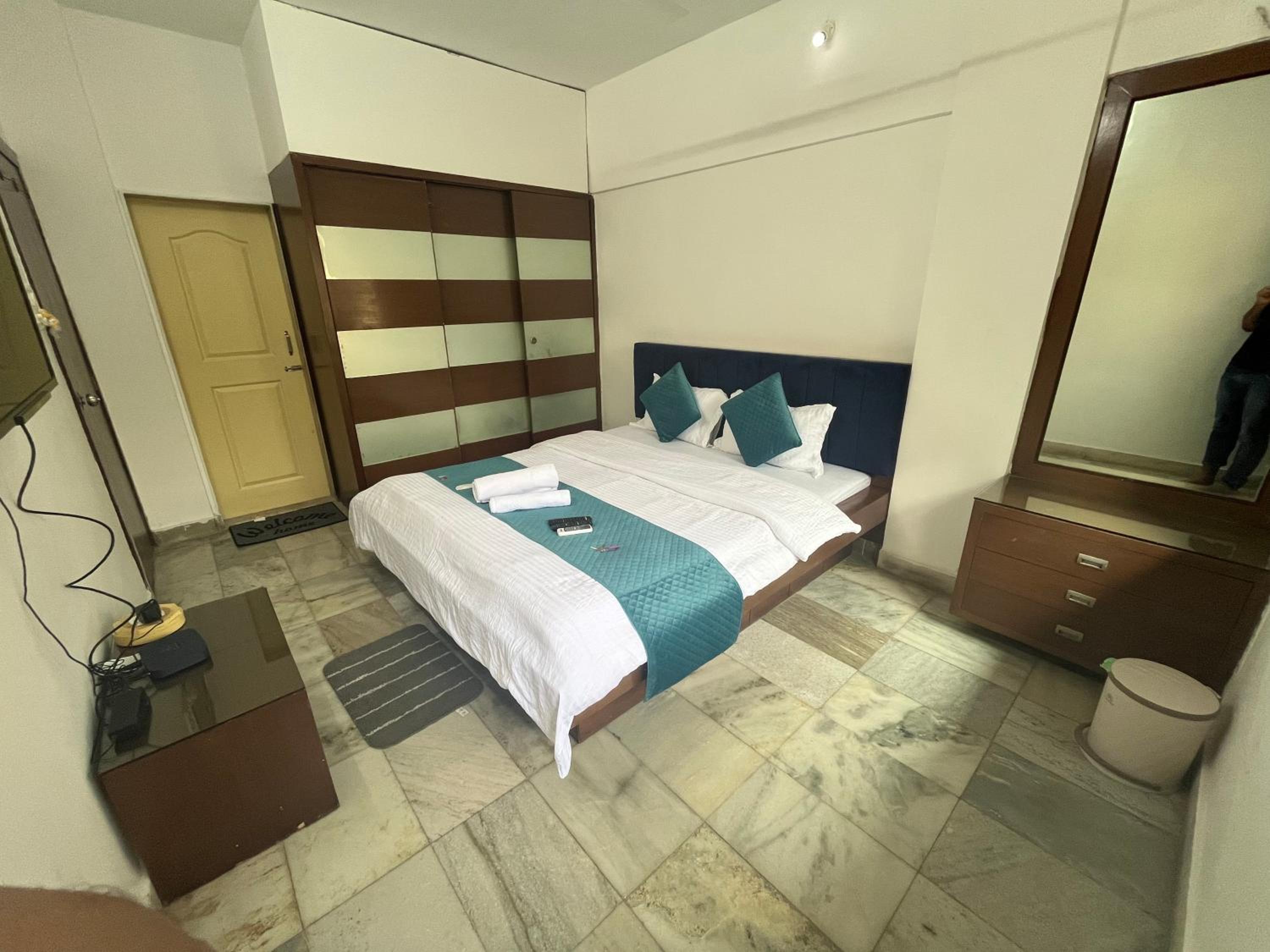 Double Room with Private Bathroom - Photo 7