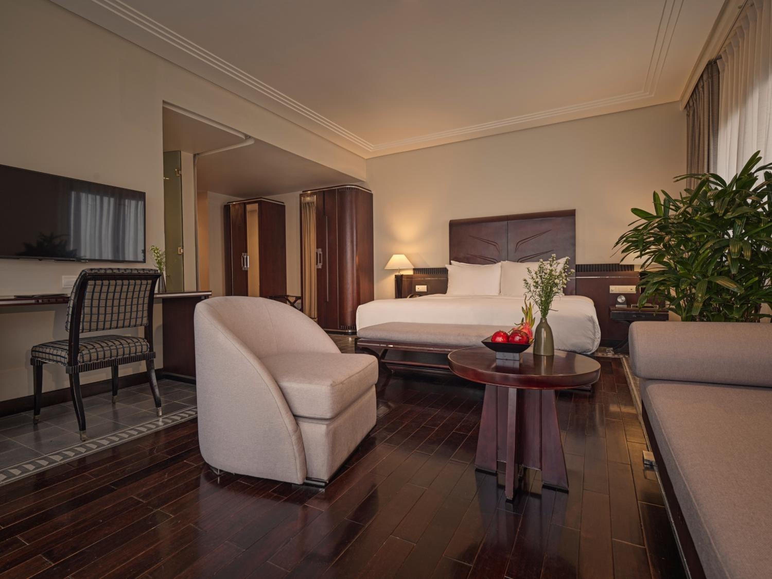Deluxe King Room with Garden View