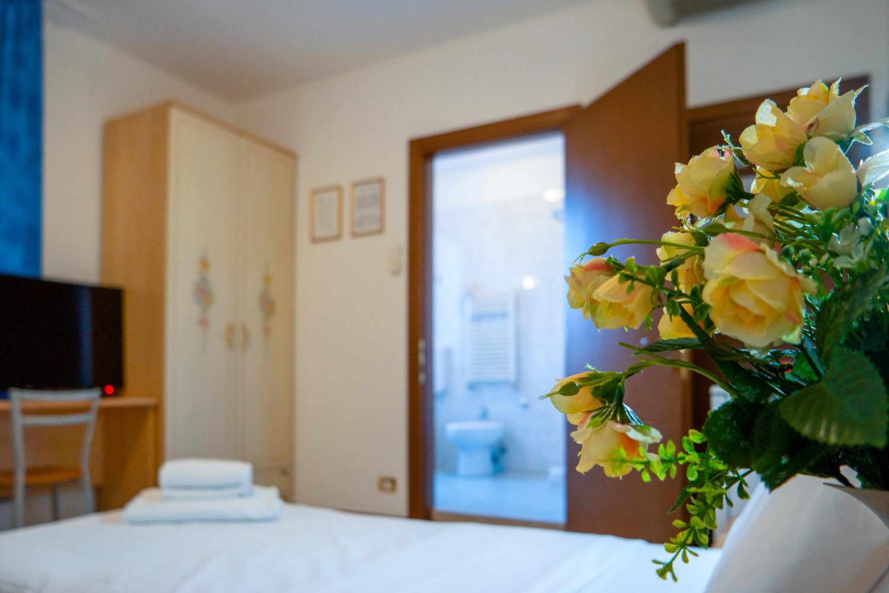 Quadruple Room with Private Bathroom photo 2