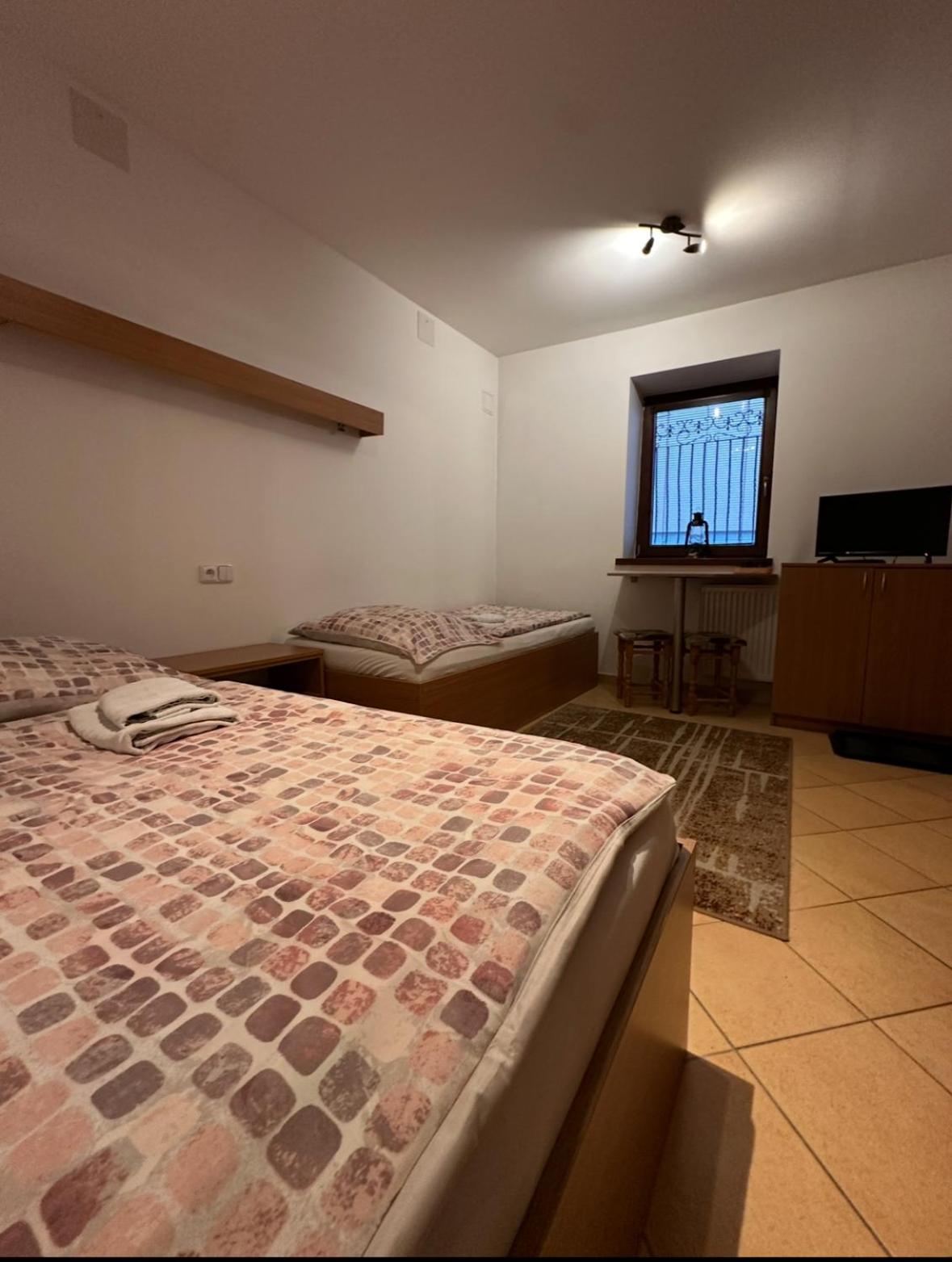 Twin Room - Photo 5