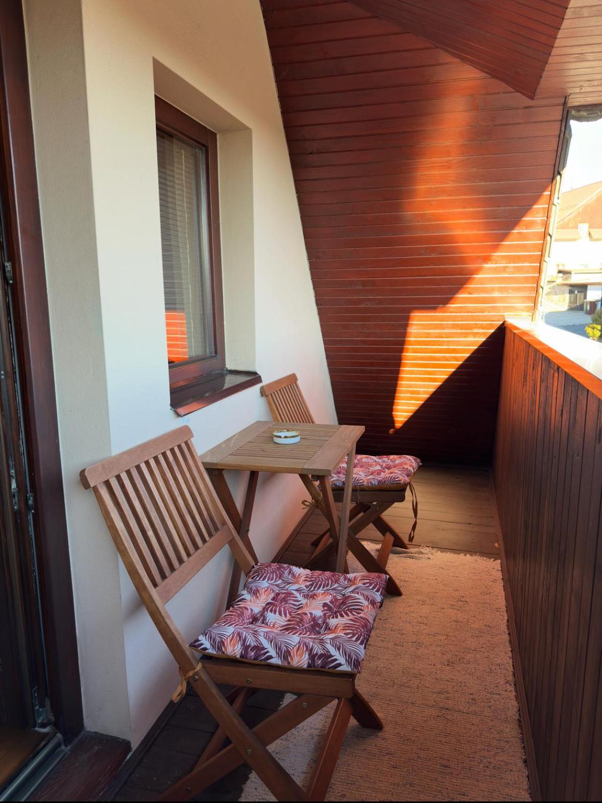 Double Room with Balcony - Photo 2