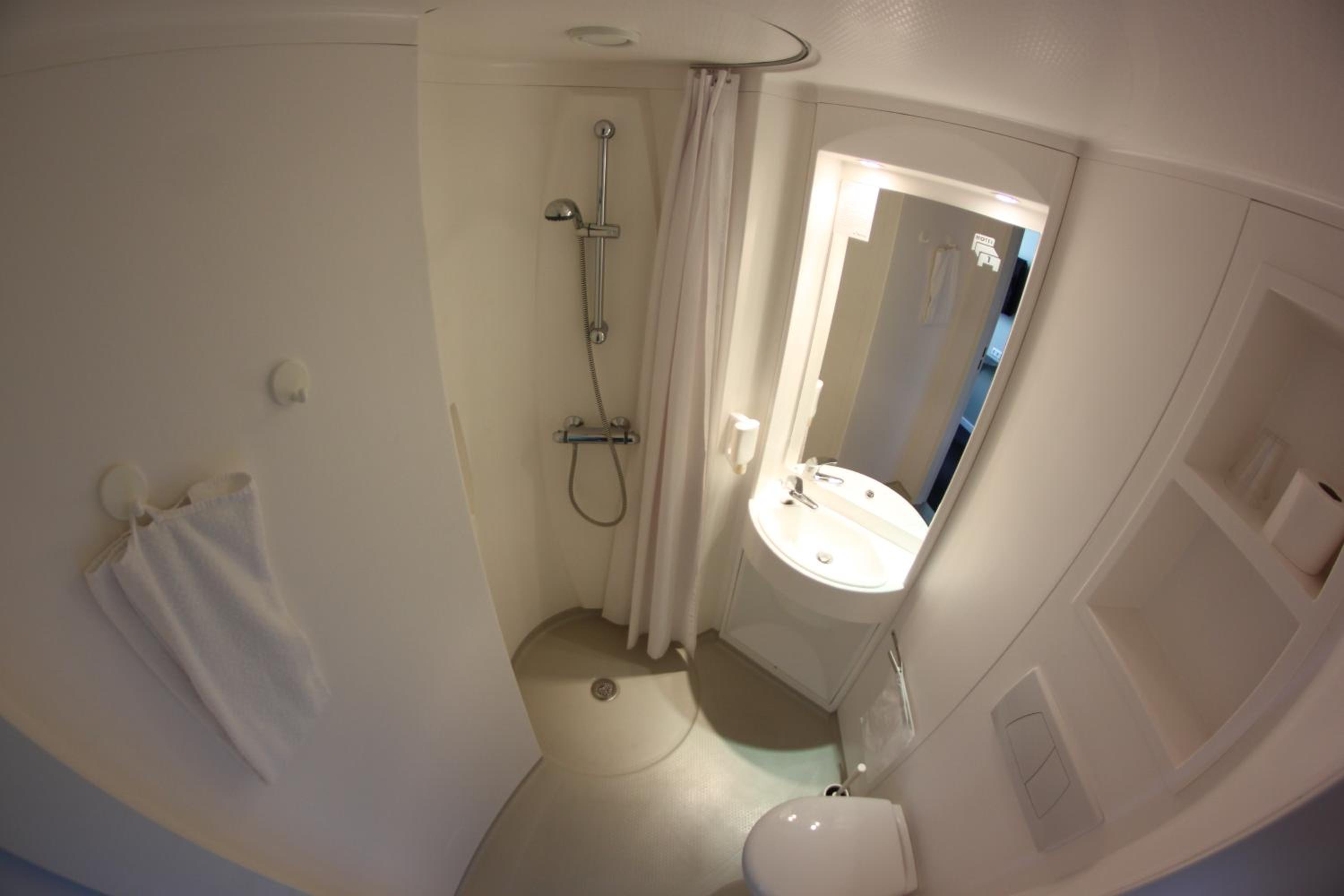 Twin Room - Photo 4